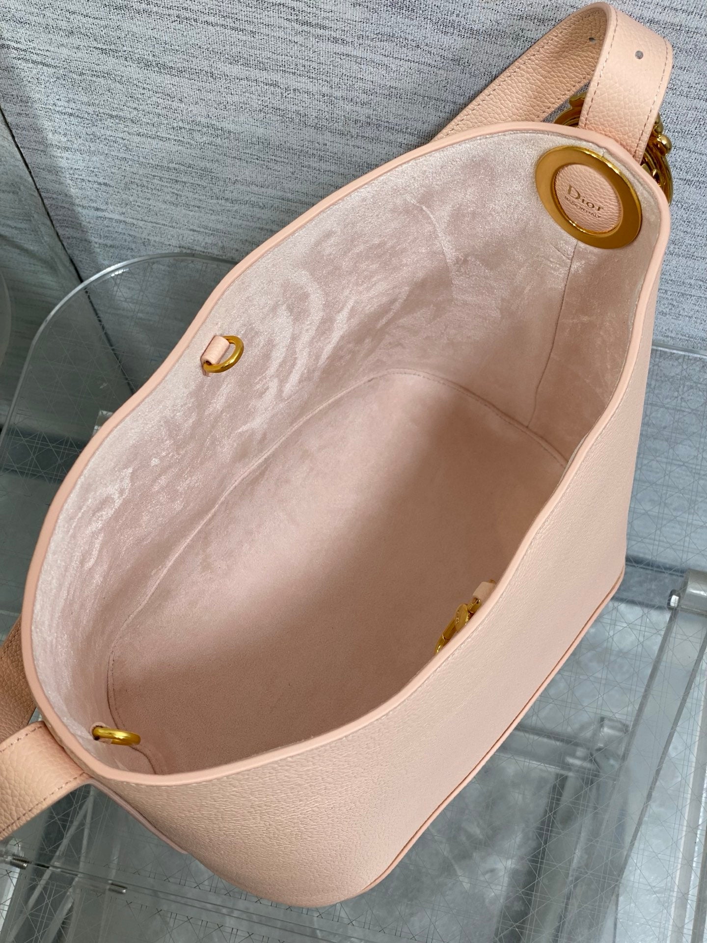 DIOR 26S MEDAILLON BUCKET BAG 26 IN LIGHT PINK CALFSKIN