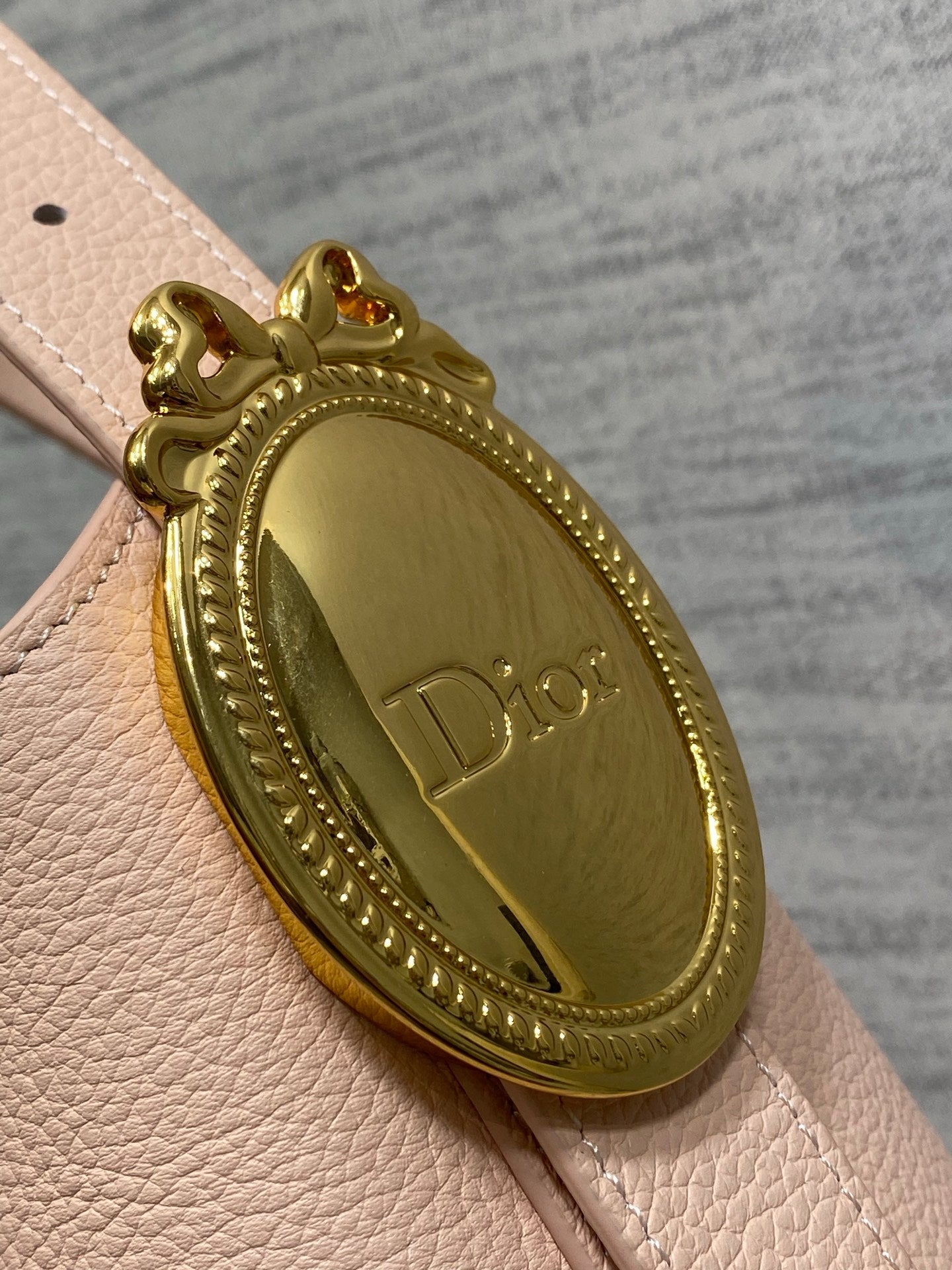 DIOR 26S MEDAILLON BUCKET BAG 26 IN LIGHT PINK CALFSKIN