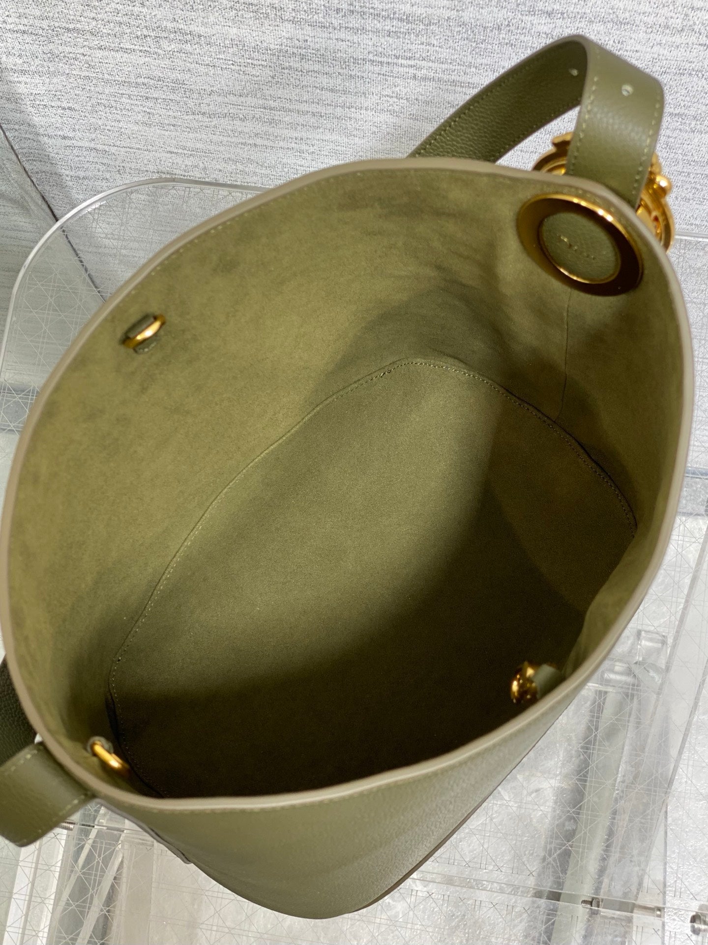 DIOR 26S MEDAILLON BUCKET BAG 26 IN MOSS GREEN CALFSKIN