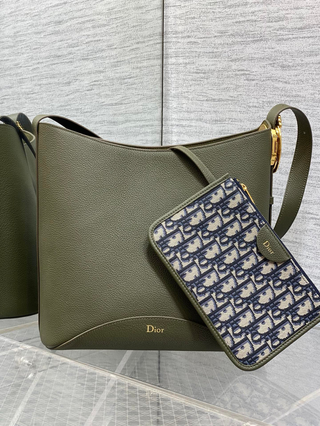 DIOR 26S MEDAILLON BUCKET BAG 26 IN MOSS GREEN CALFSKIN