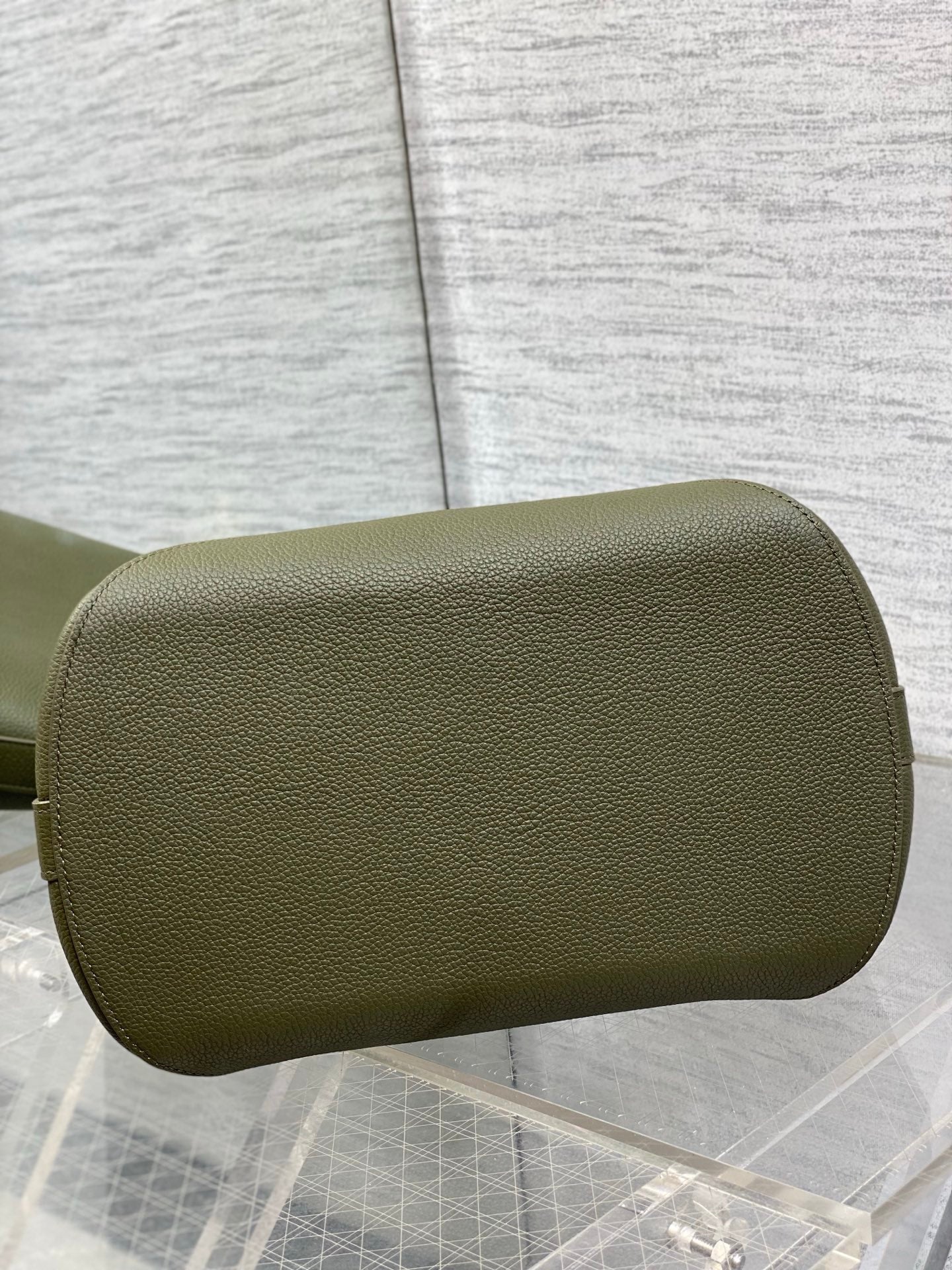 DIOR 26S MEDAILLON BUCKET BAG 26 IN MOSS GREEN CALFSKIN