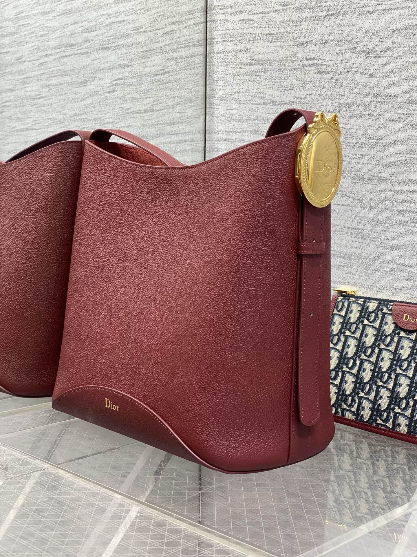 DIOR 26S MEDAILLON BUCKET BAG 26 IN DARK RED CALFSKIN