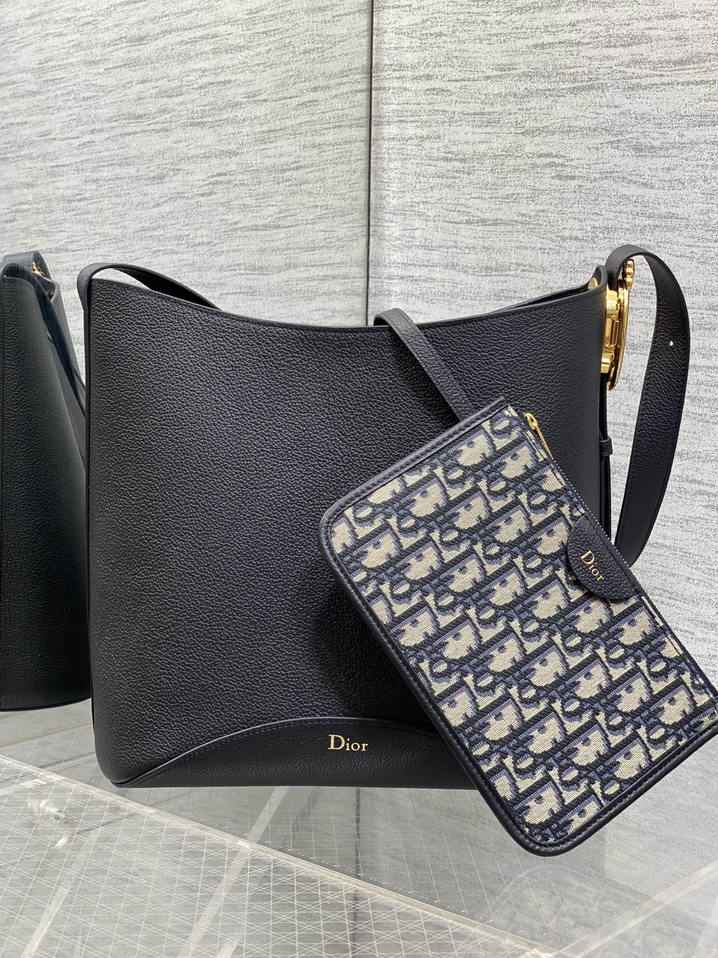 DIOR 26S MEDAILLON BUCKET BAG 26 IN BLACK CALFSKIN