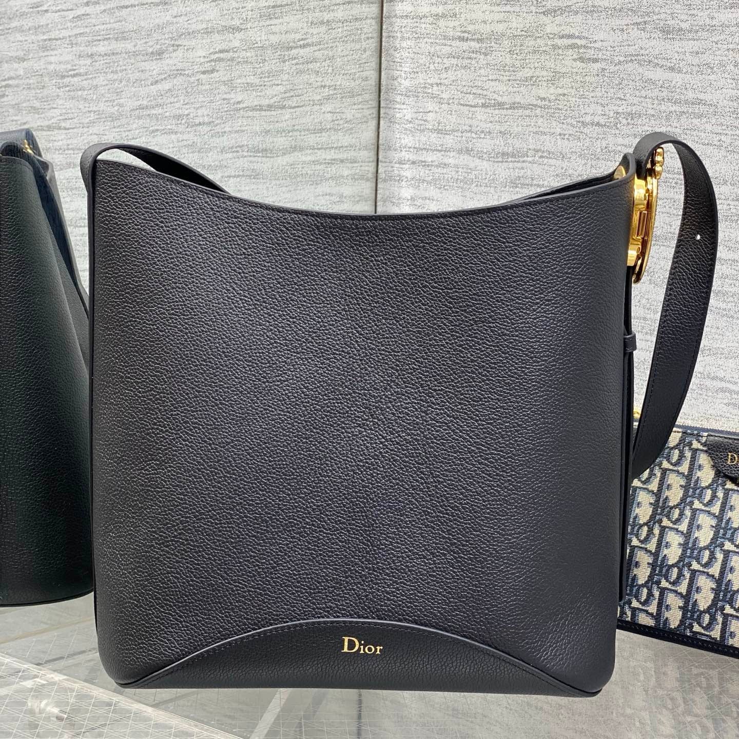 DIOR 26S MEDAILLON BUCKET BAG 26 IN BLACK CALFSKIN