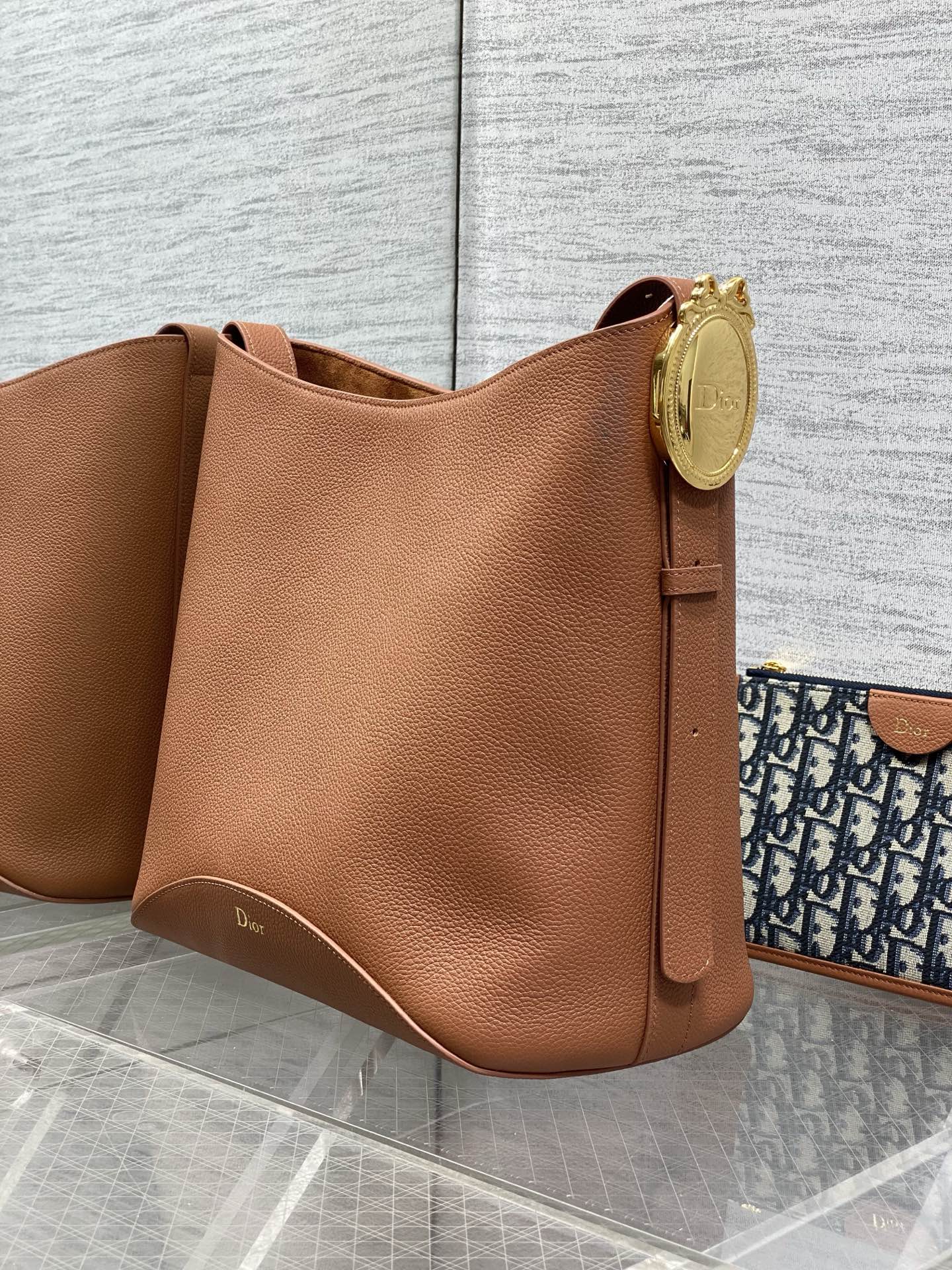 DIOR 26S MEDAILLON BUCKET BAG 26 IN LIGHT BROWN CALFSKIN
