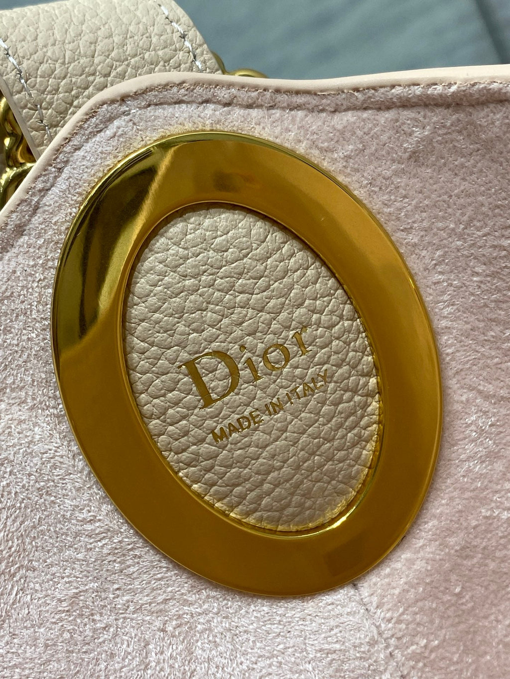DIOR 26S MEDAILLON BUCKET BAG 26 IN BEIGE CALFSKIN