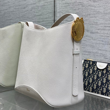 DIOR 26S MEDAILLON BUCKET BAG 26 IN WHITE CALFSKIN