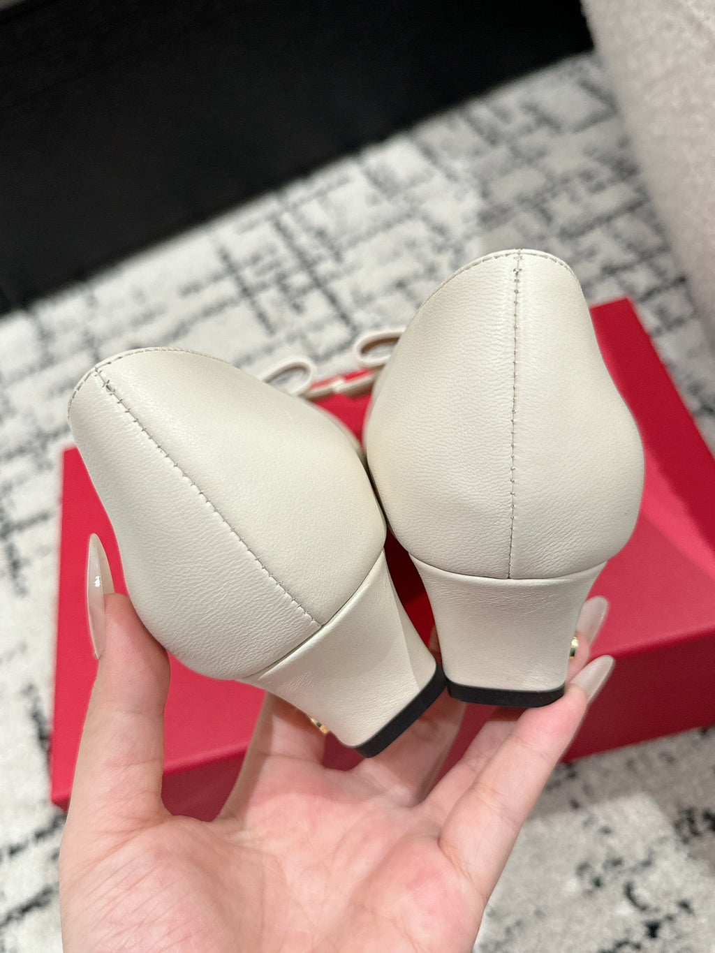 VLTN HIGH HEEL 25S 40 MM IN CREAM WHITE CALFSKIN WITH BOW