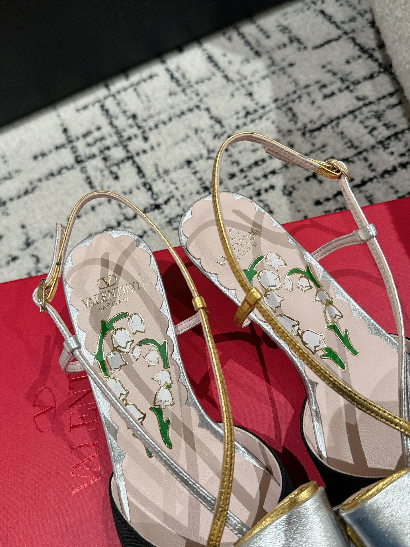 VLTN HIGH HEEL 25S 40 MM IN BLACK FABRIC MIX SILVER CALFSKIN WITH BOW