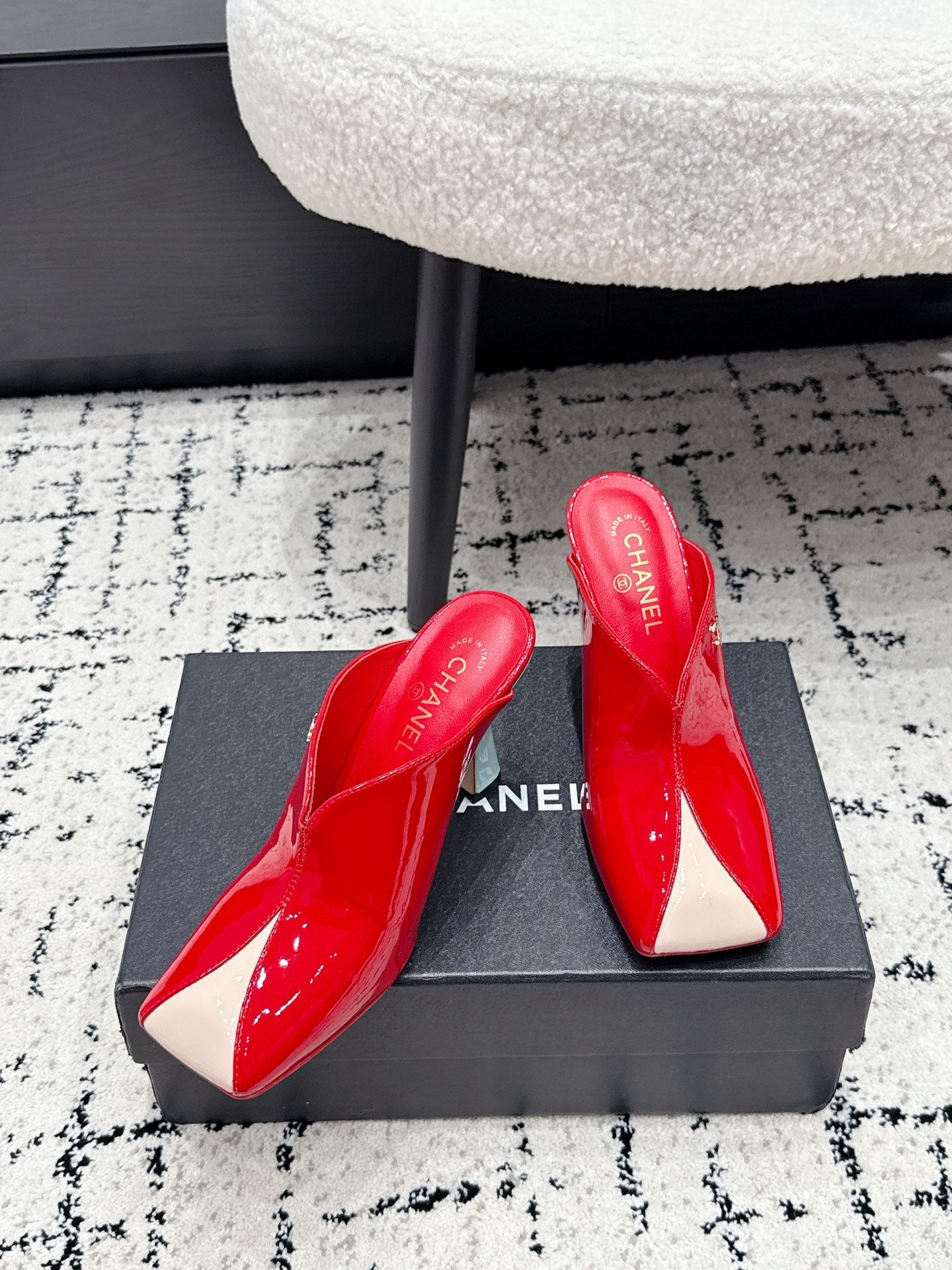CHANEL 26S SQUARE-TOE HEELED MULES 95 MM IN CREAM MIX RED PATENT LAMBSKIN