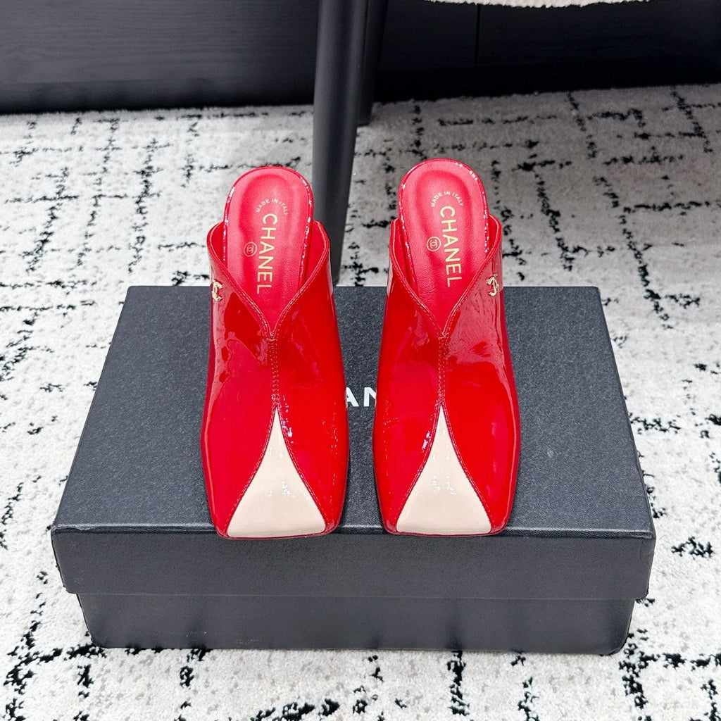 CHANEL 26S SQUARE-TOE HEELED MULES 95 MM IN CREAM MIX RED PATENT LAMBSKIN