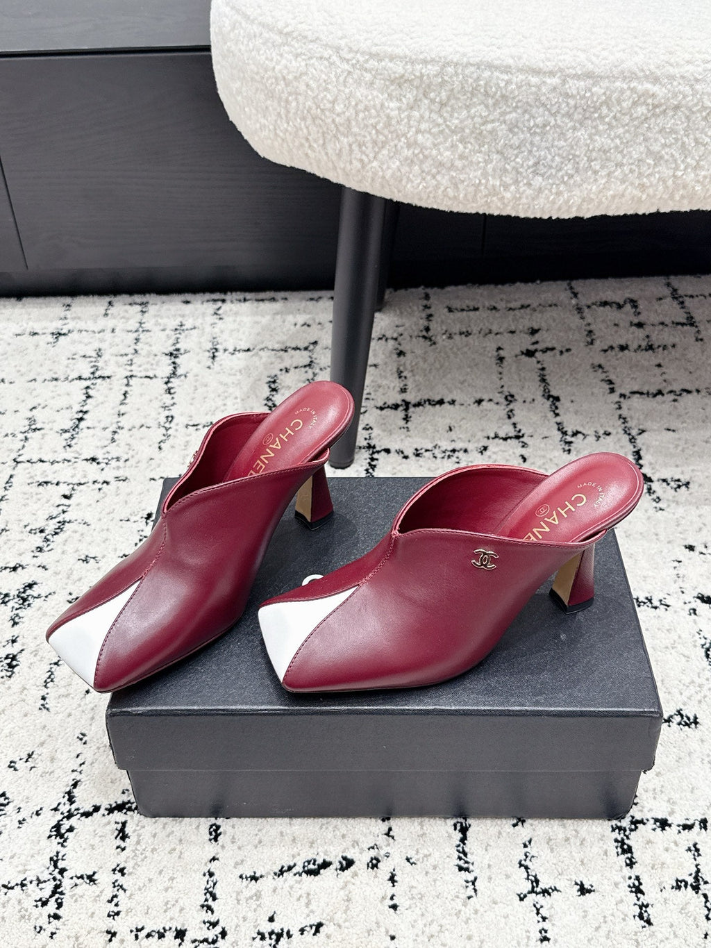 CHANEL 26S SQUARE-TOE HEELED MULES 95 MM IN RED MIX WHITE LAMBSKIN