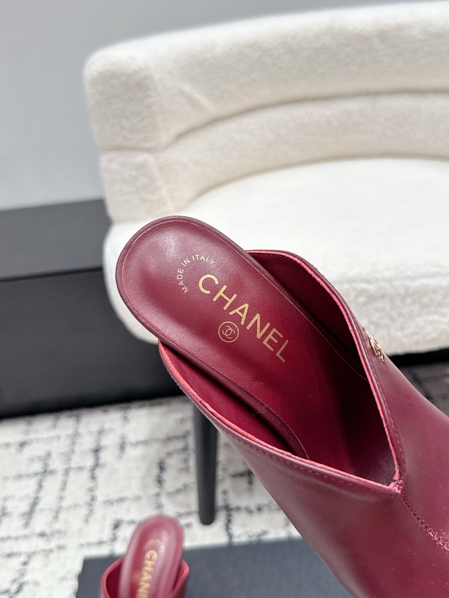 CHANEL 26S SQUARE-TOE HEELED MULES 95 MM IN RED MIX WHITE LAMBSKIN