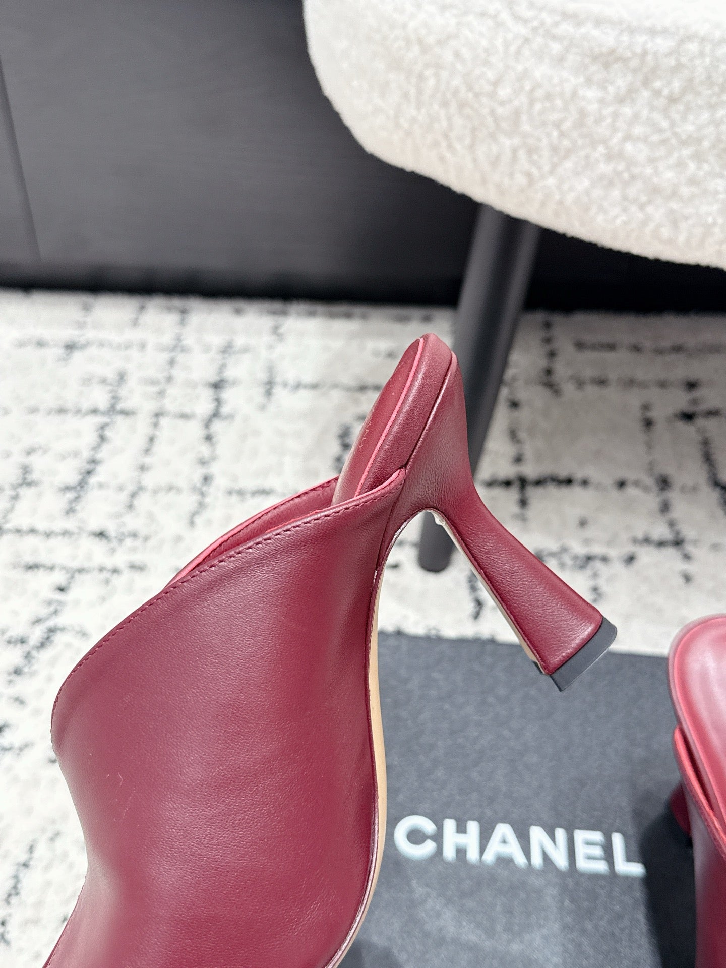 CHANEL 26S SQUARE-TOE HEELED MULES 95 MM IN RED MIX WHITE LAMBSKIN