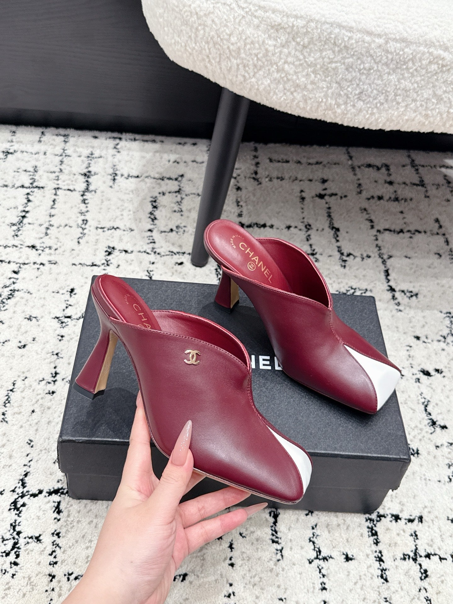 CHANEL 26S SQUARE-TOE HEELED MULES 95 MM IN RED MIX WHITE LAMBSKIN