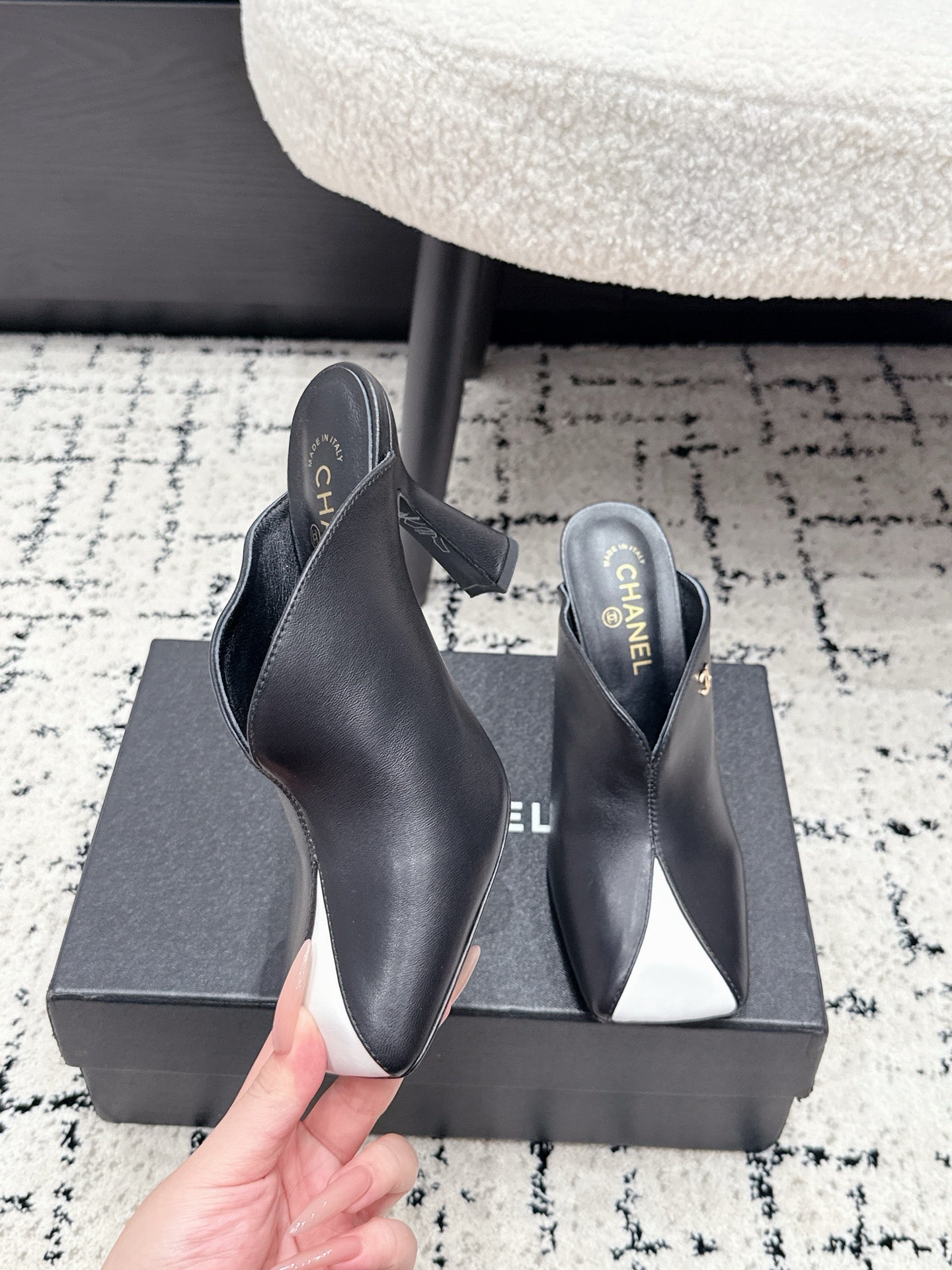 CHANEL 26S SQUARE-TOE HEELED MULES 95 MM IN BLACK MIX WHITE LAMBSKIN