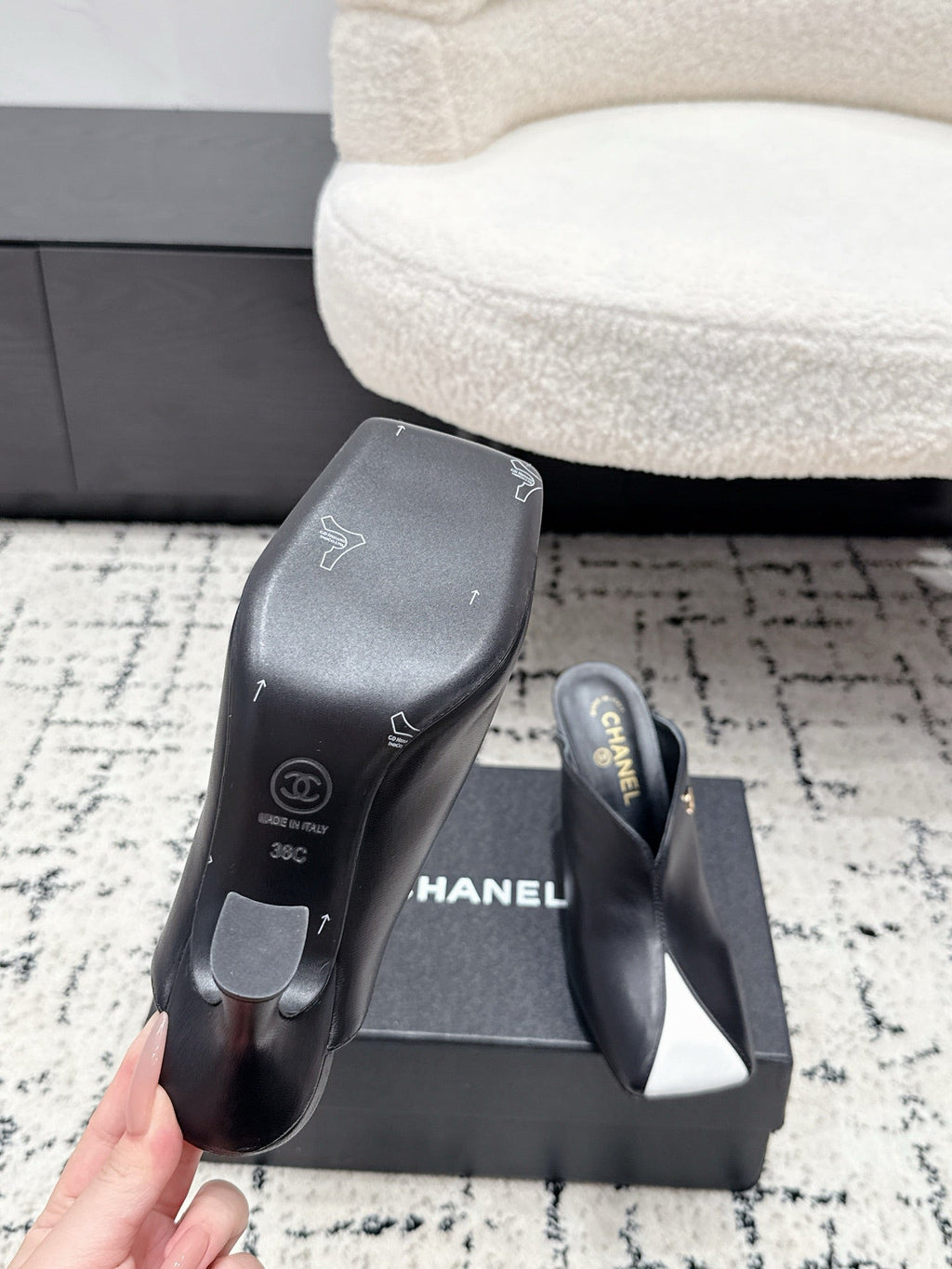 CHANEL 26S SQUARE-TOE HEELED MULES 95 MM IN BLACK MIX WHITE LAMBSKIN