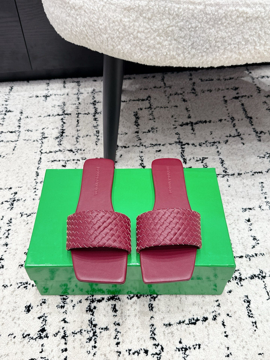 BOTTEGA VENETA 26S SQUARE-TOE WOVEN-STRAP SANDALS IN RED LAMBSKIN