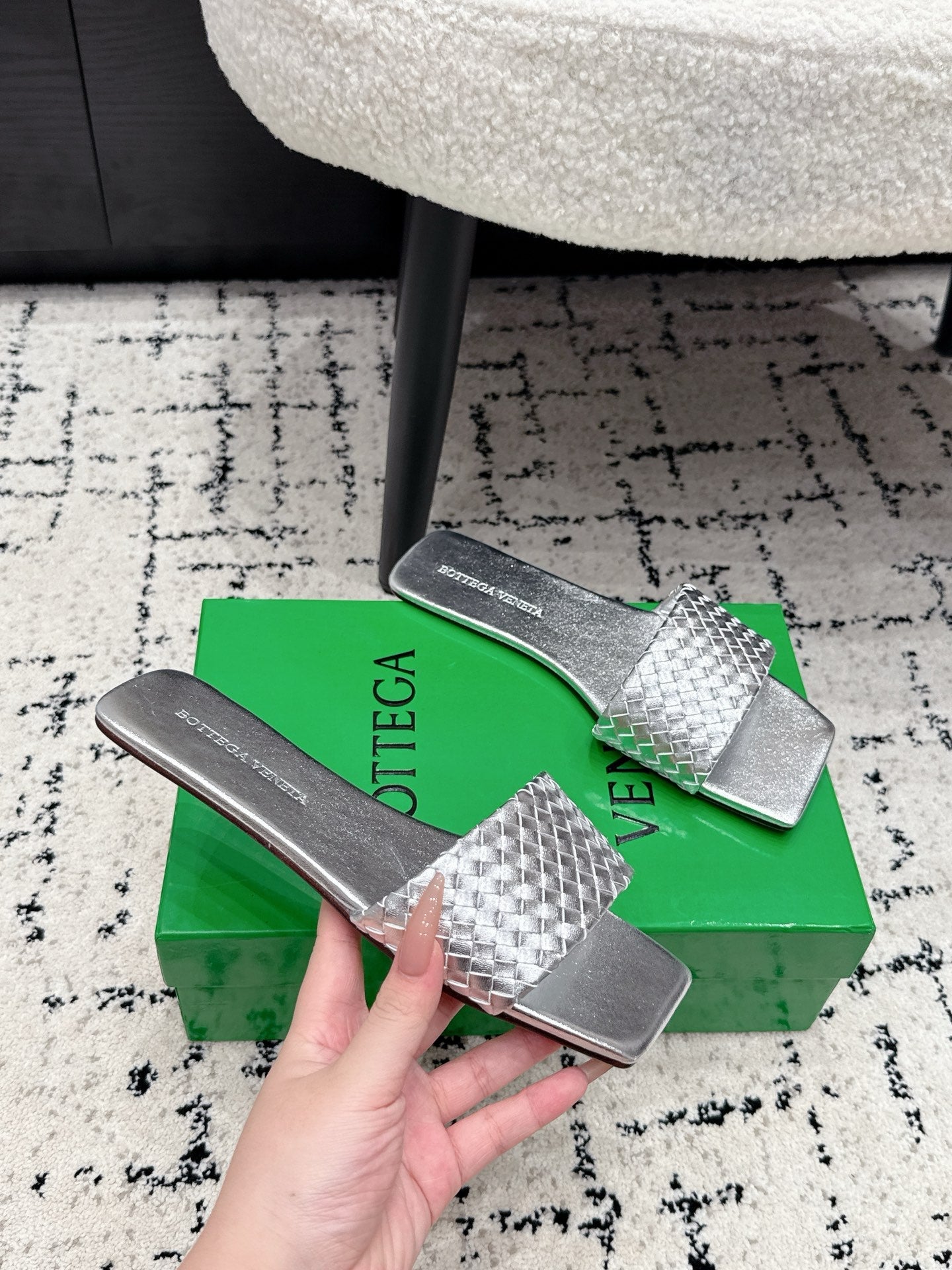 BOTTEGA VENETA 26S SQUARE-TOE WOVEN-STRAP SANDALS IN SILVER LAMBSKIN