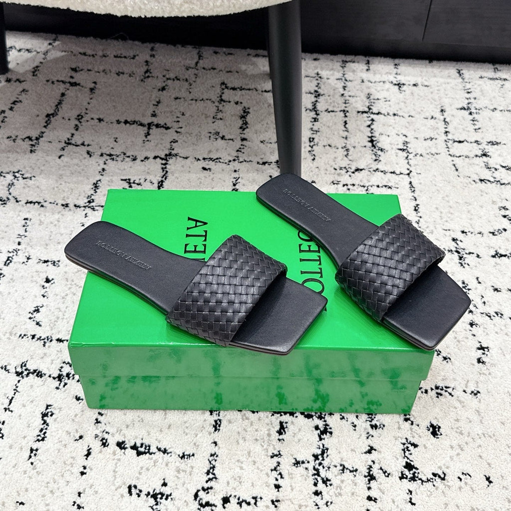 BOTTEGA VENETA 26S SQUARE-TOE WOVEN-STRAP SANDALS IN BLACK LAMBSKIN