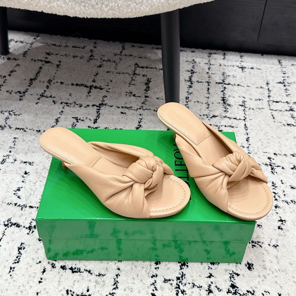 BOTTEGA VENETA 26S TWIST-STRAP HIGH-HEEL SANDALS 50 MM IN BEIGE LAMBSKIN