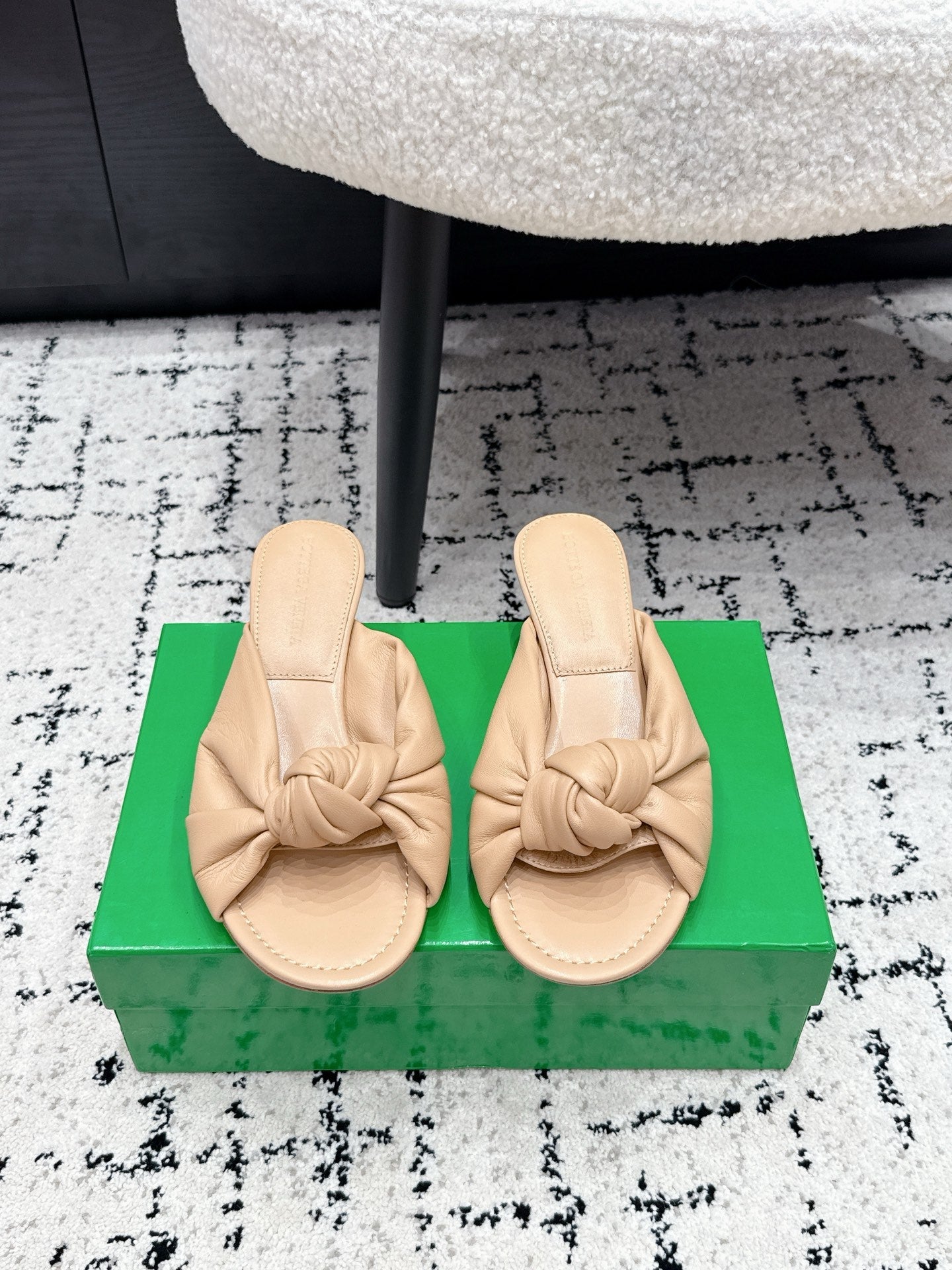 BOTTEGA VENETA 26S TWIST-STRAP HIGH-HEEL SANDALS 50 MM IN BEIGE LAMBSKIN