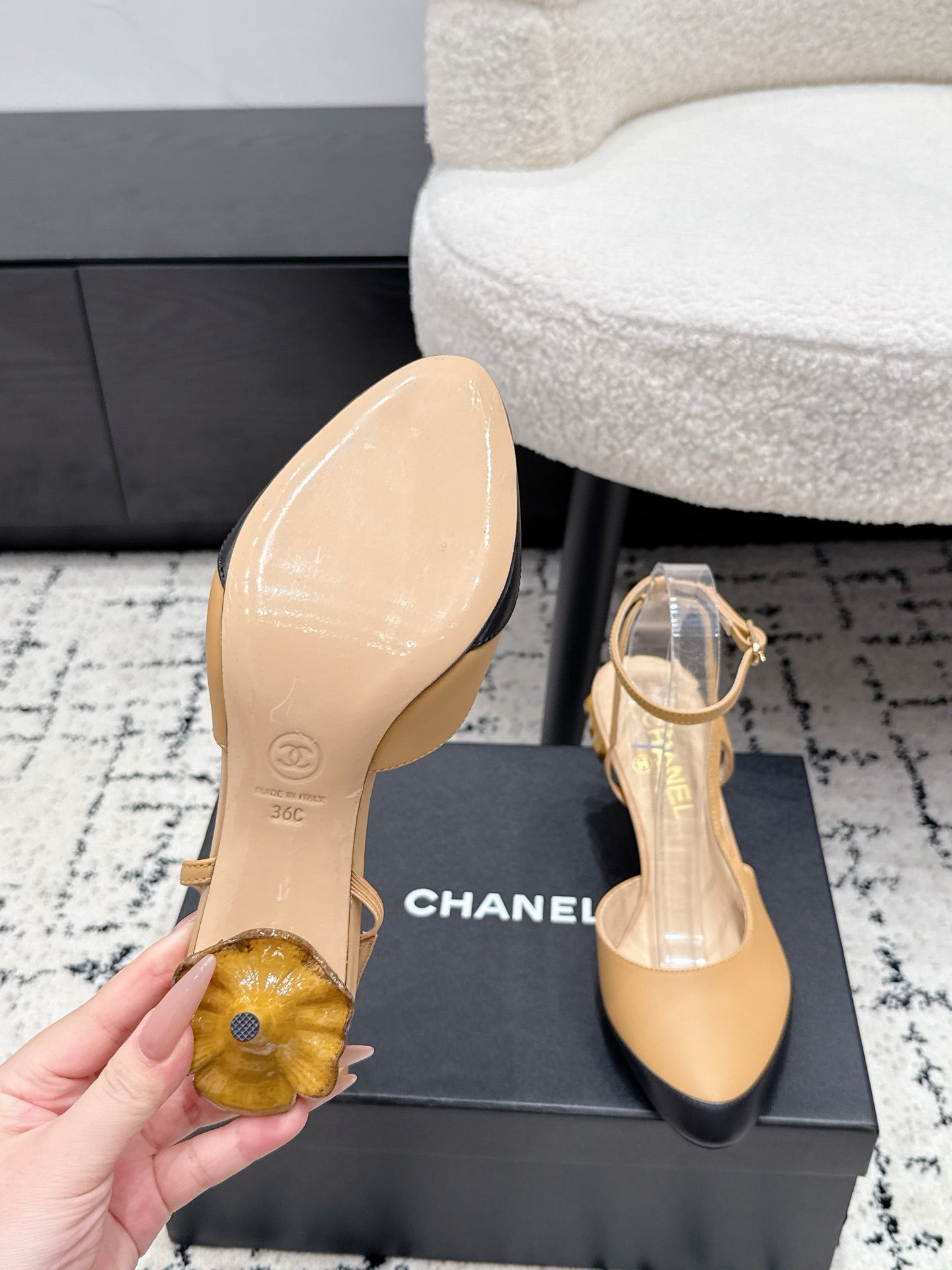 CHANEL 26S HEELED SLINGBACKS 75 MM IN BEIGE MIX BLACK LAMBSKIN