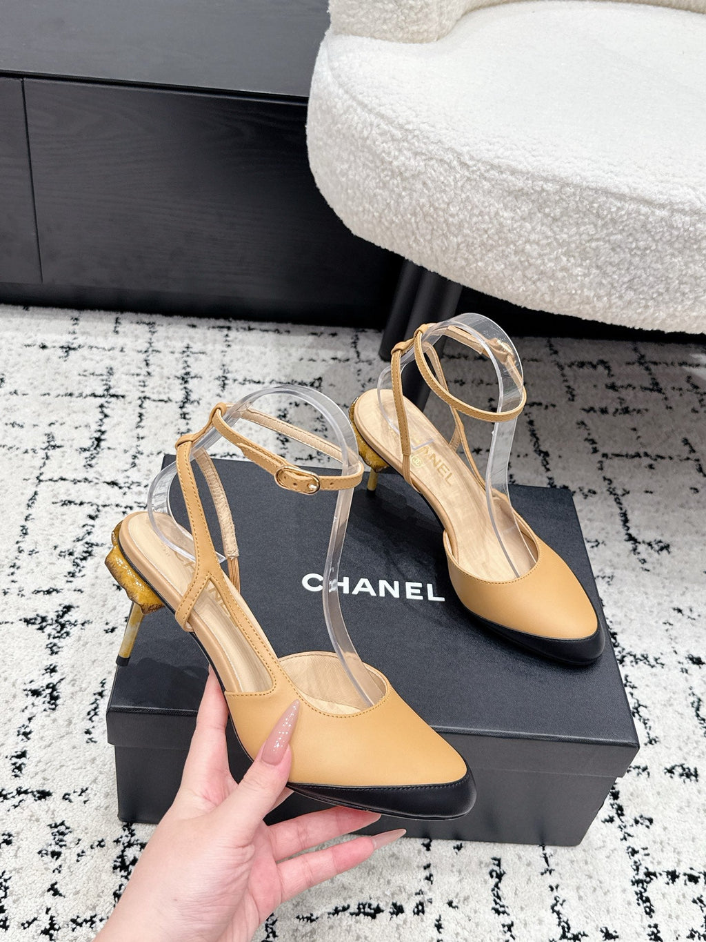 CHANEL 26S HEELED SLINGBACKS 75 MM IN BEIGE MIX BLACK LAMBSKIN