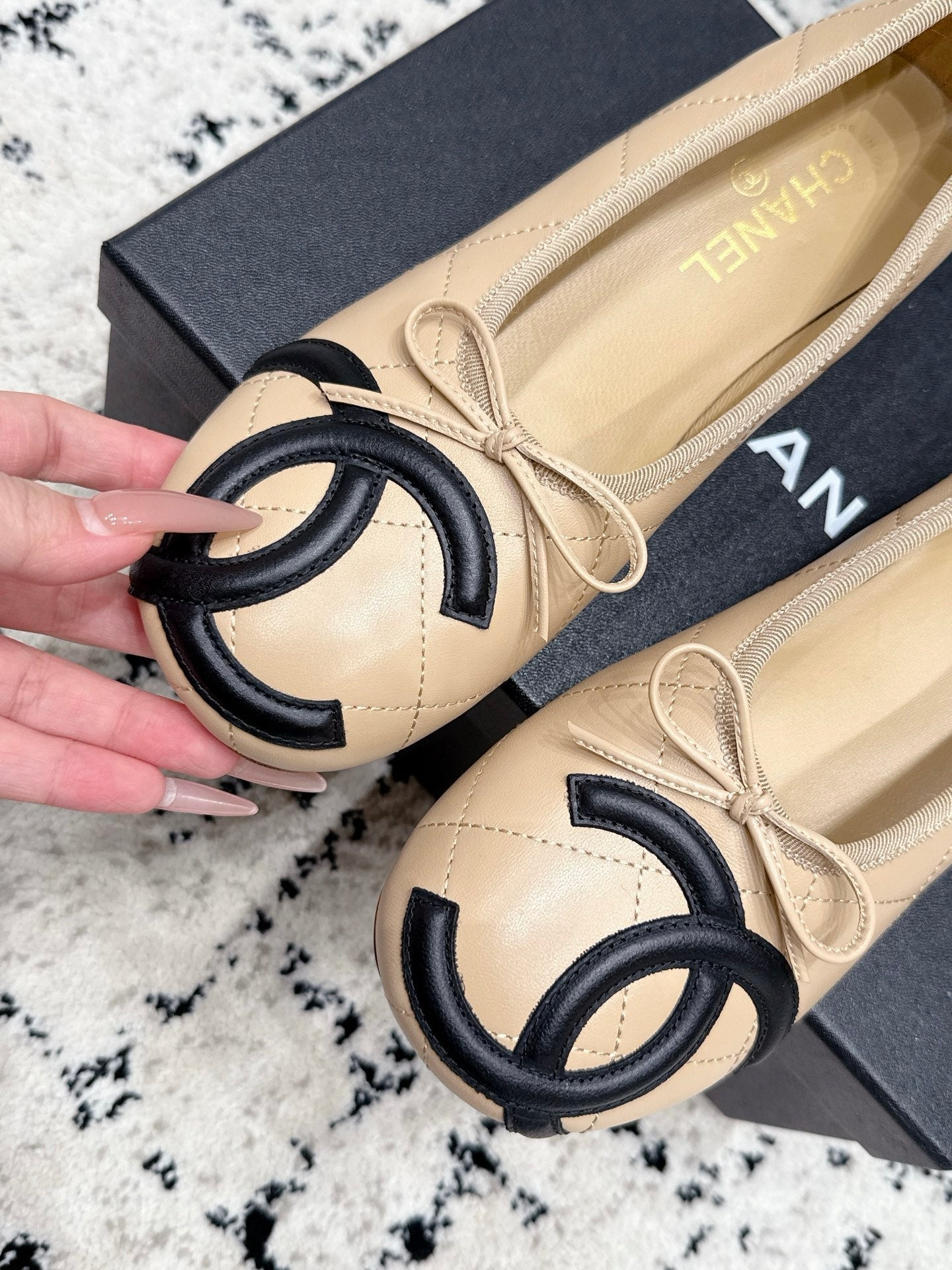 CHANEL 26S HIGH HEELS IN BEIGE LAMBSKIN WITH BOW