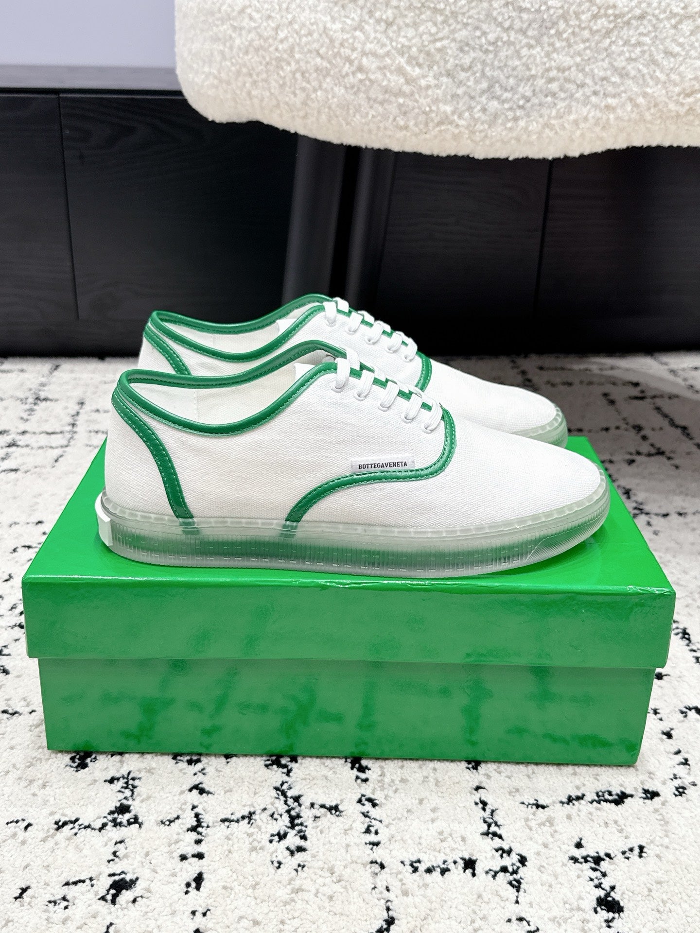 BOTTEGA VENETA 26S SNEAKERS IN WHITE AND GREEN CANVAS