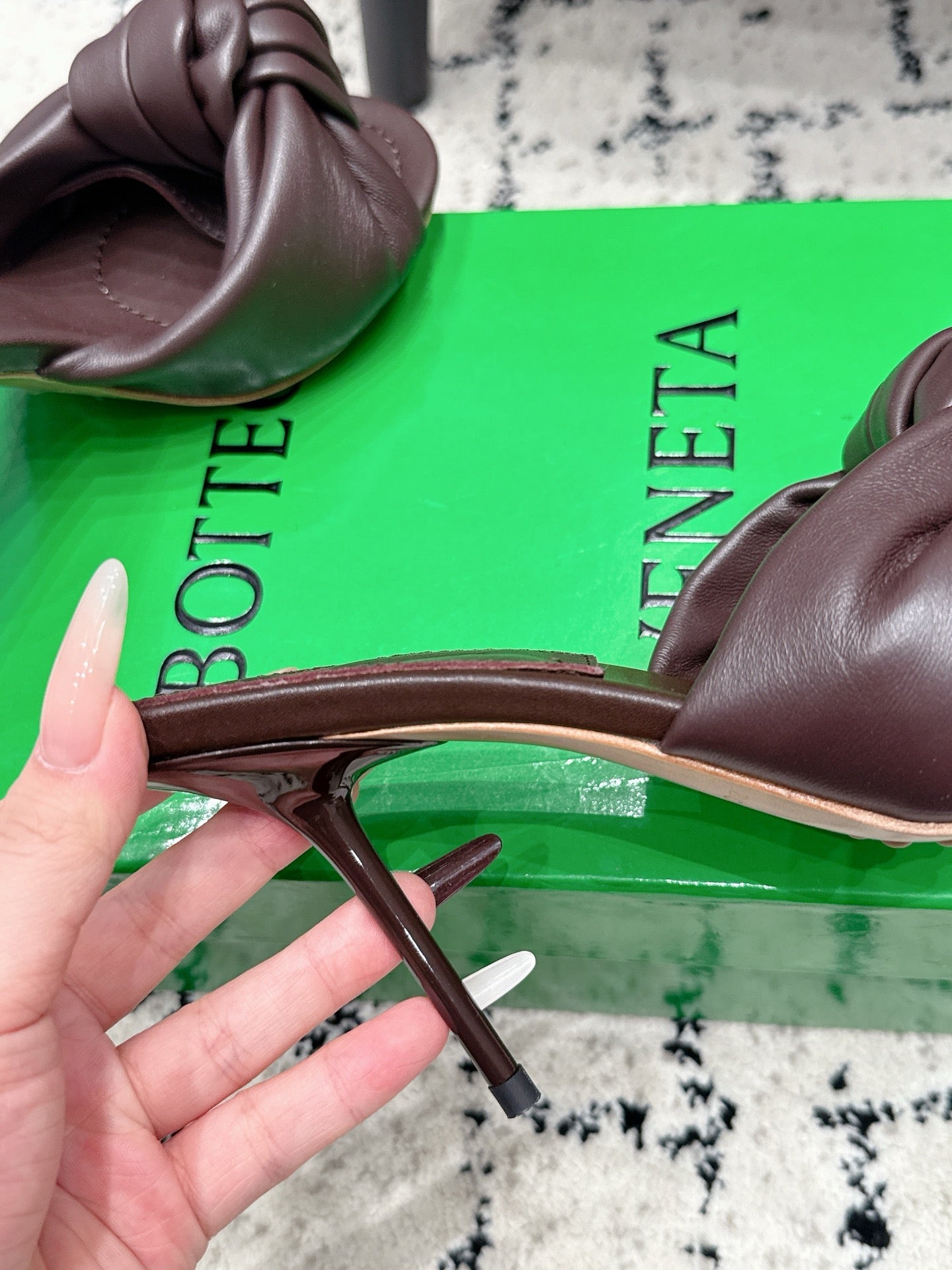BOTTEGA VENETA 26S TWIST-STRAP HIGH-HEEL SANDALS 90 MM IN DARK BROWN LAMBSKIN