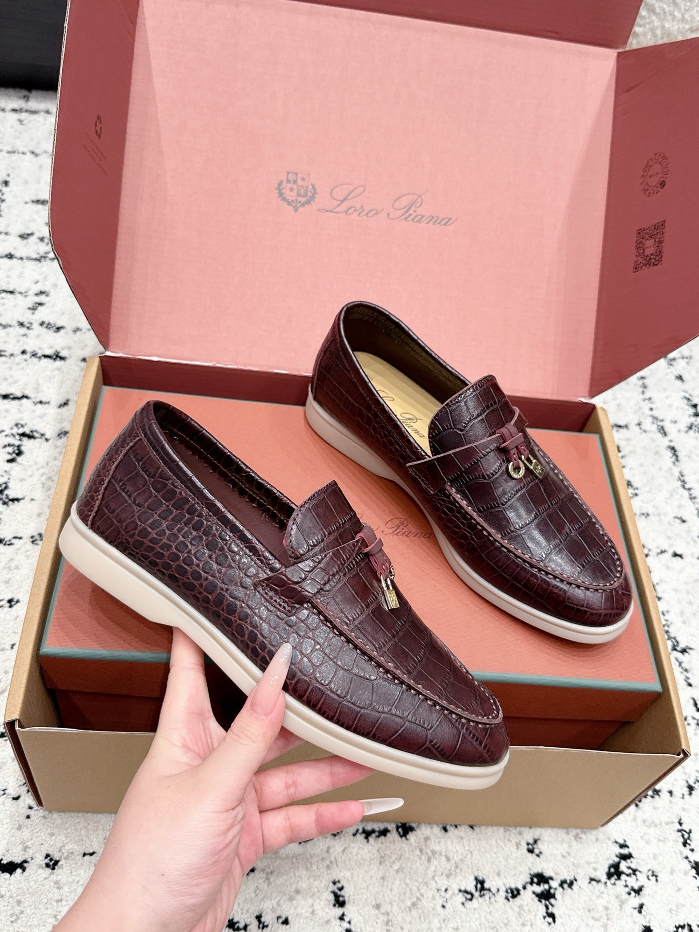 LP 26S SUMMER CHARMS WALK LOAFER IN DARK BROWN CROCODILE CALFSKIN GOLD HARDWARE