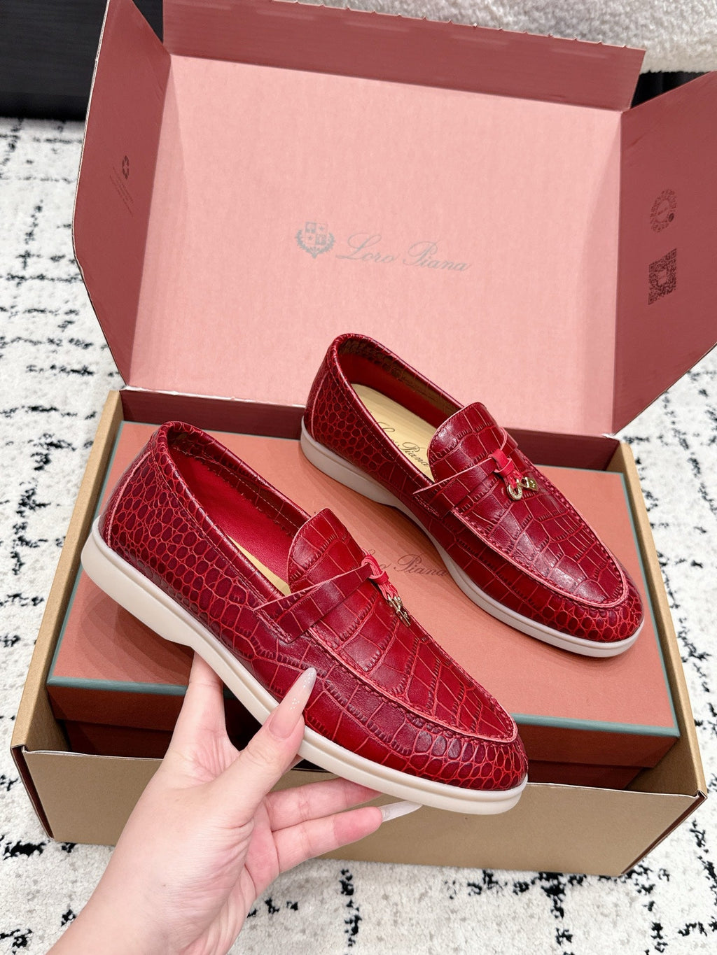 LP 26S SUMMER CHARMS WALK LOAFER IN DARK RED CROCODILE CALFSKIN GOLD HARDWARE