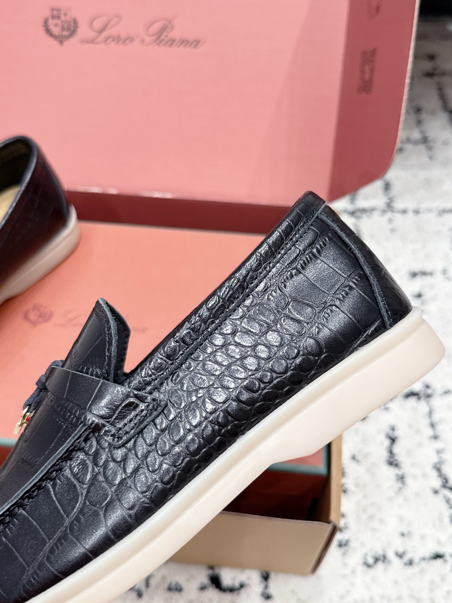 LP 26S SUMMER CHARMS WALK LOAFER IN BLACK CROCODILE CALFSKIN GOLD HARDWARE