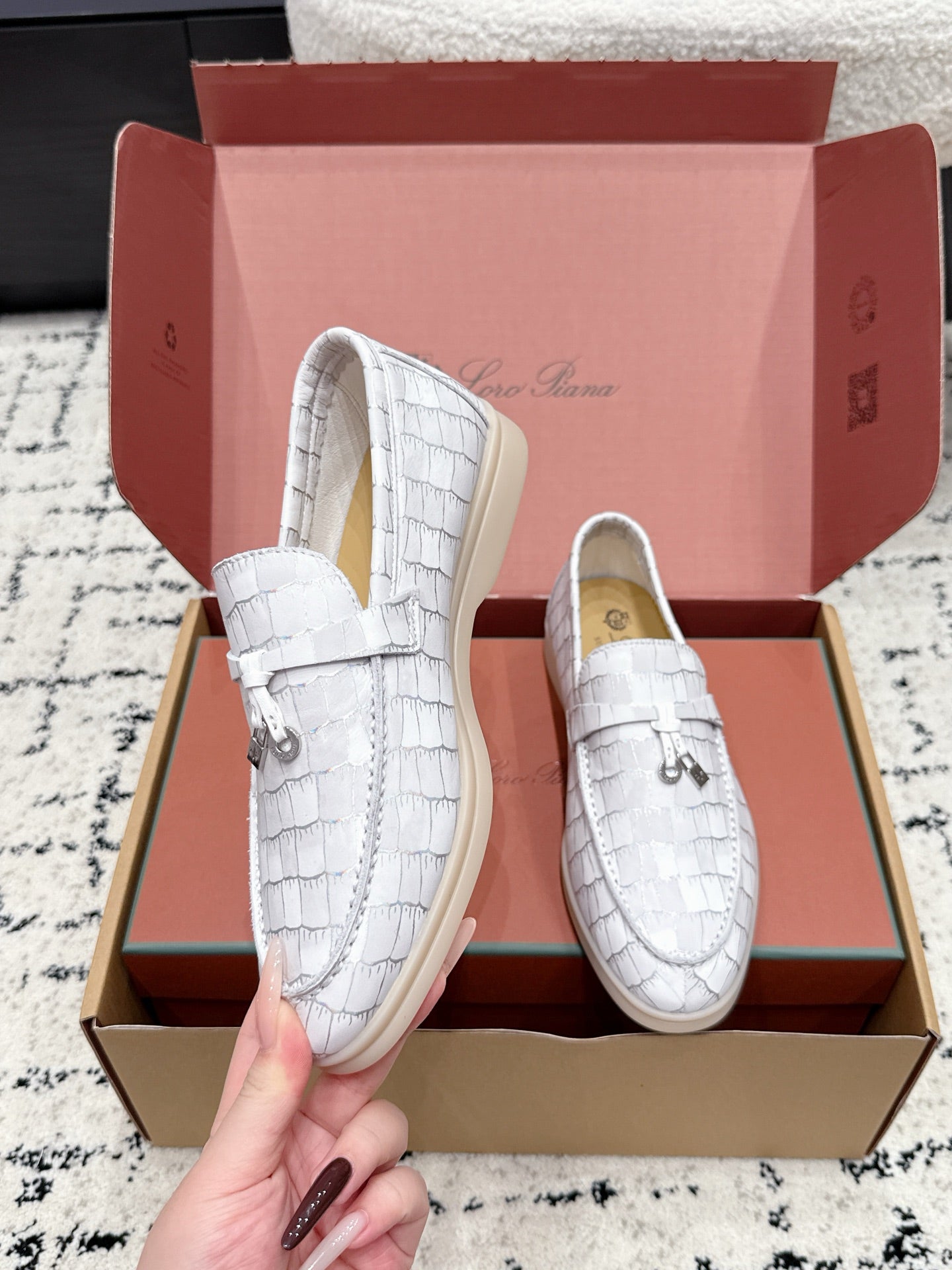 LP 26S SUMMER CHARMS WALK LOAFER IN WHITE CROCODILE CALFSKIN SILVER HARDWARE