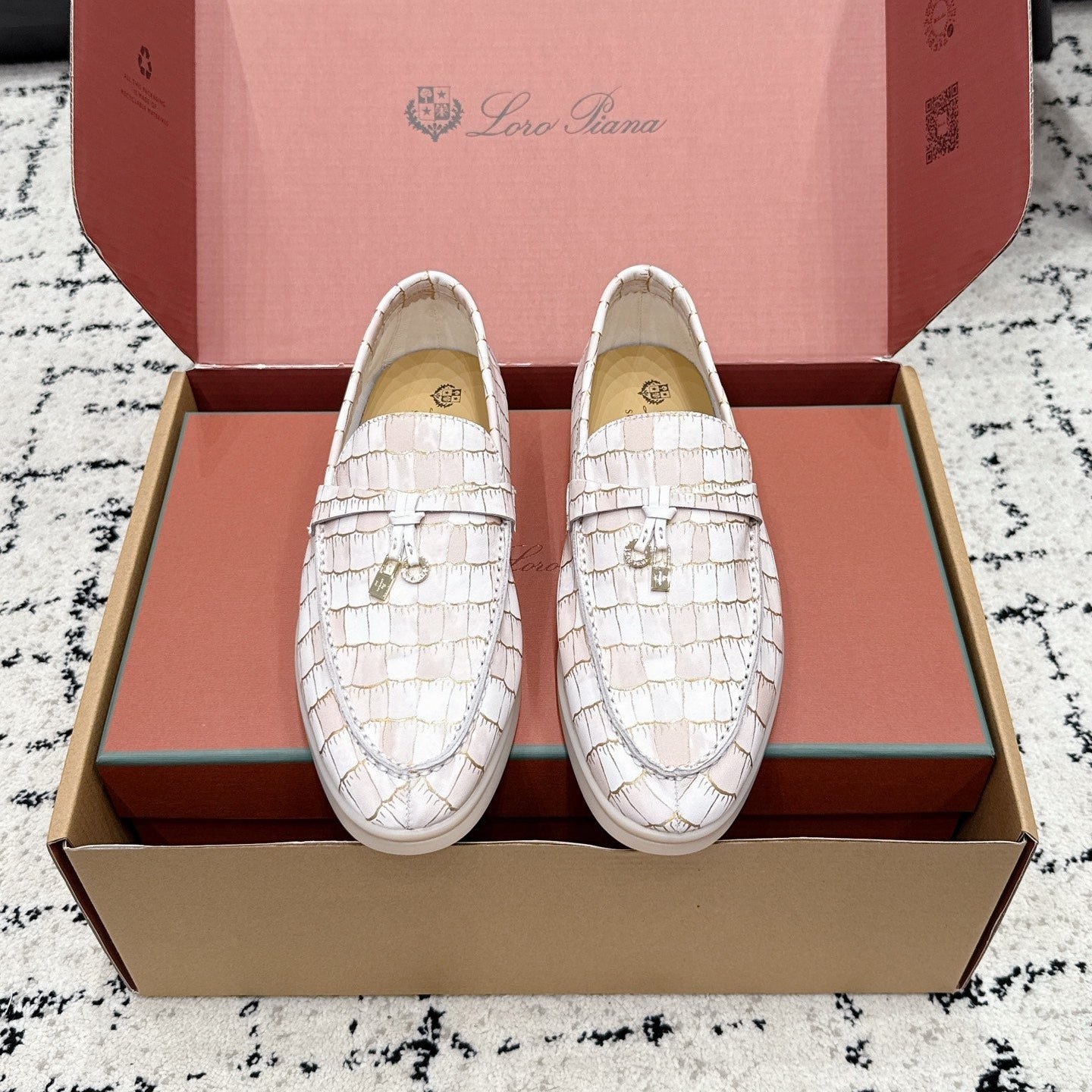 LP 26S SUMMER CHARMS WALK LOAFER IN WHITE CROCODILE CALFSKIN GOLD HARDWARE