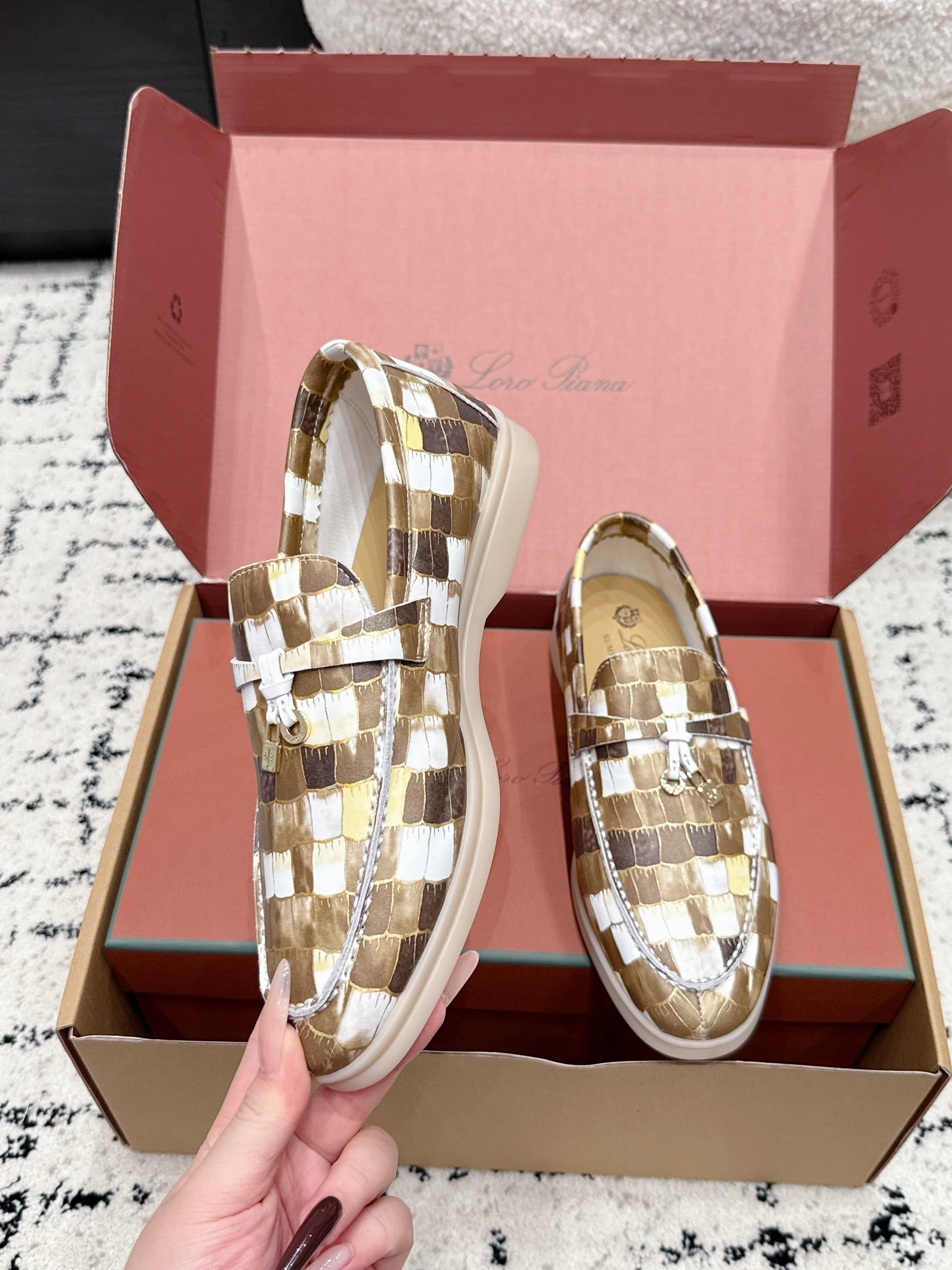 LP 26S SUMMER CHARMS WALK LOAFER IN WHITE BROWN CROCODILE CALFSKIN GOLD HARDWARE