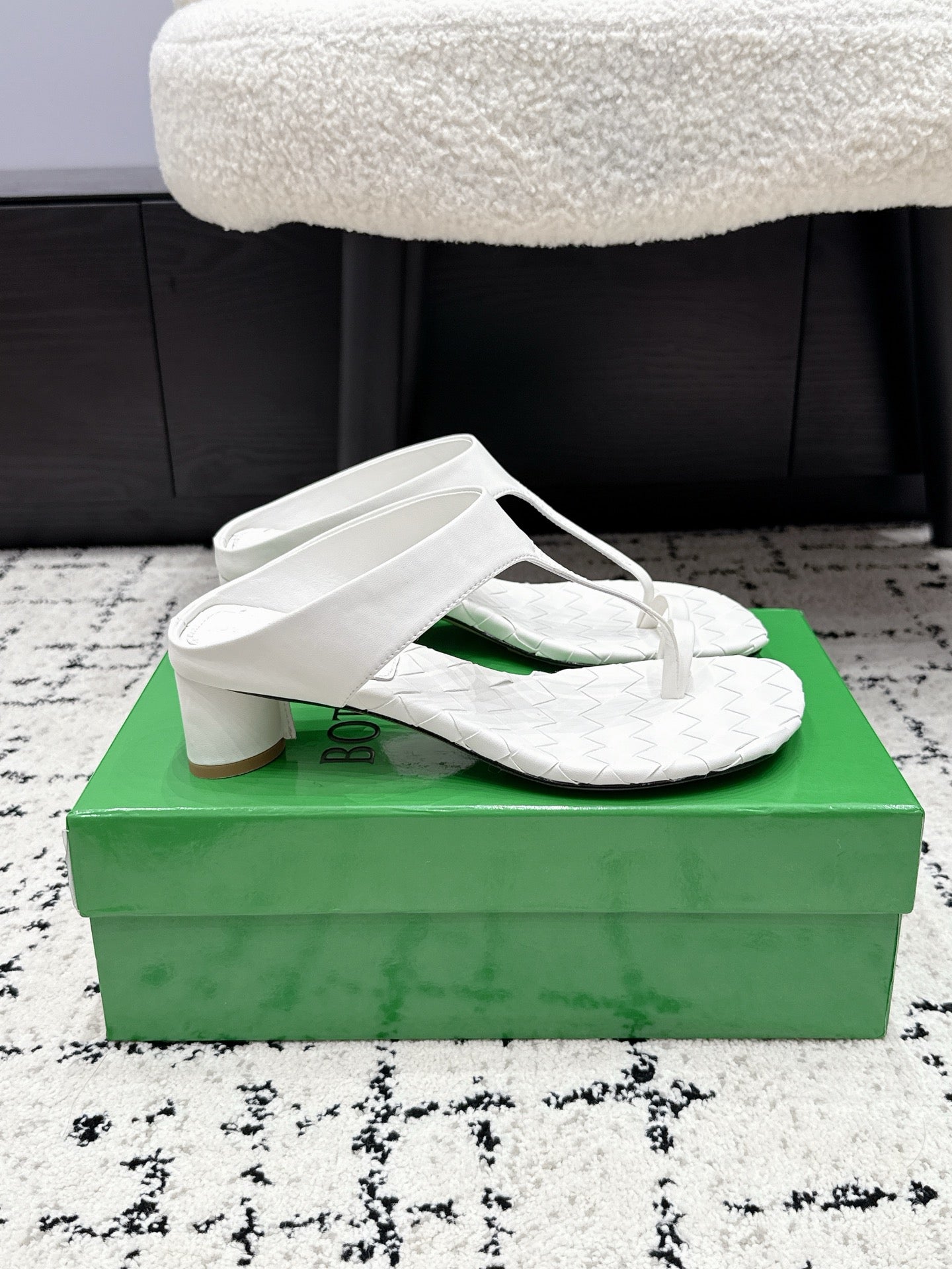 BOTTEGA VENETA 26S HIGH-HEEL THONG SANDALS 40 MM IN WHITE CALFSKIN
