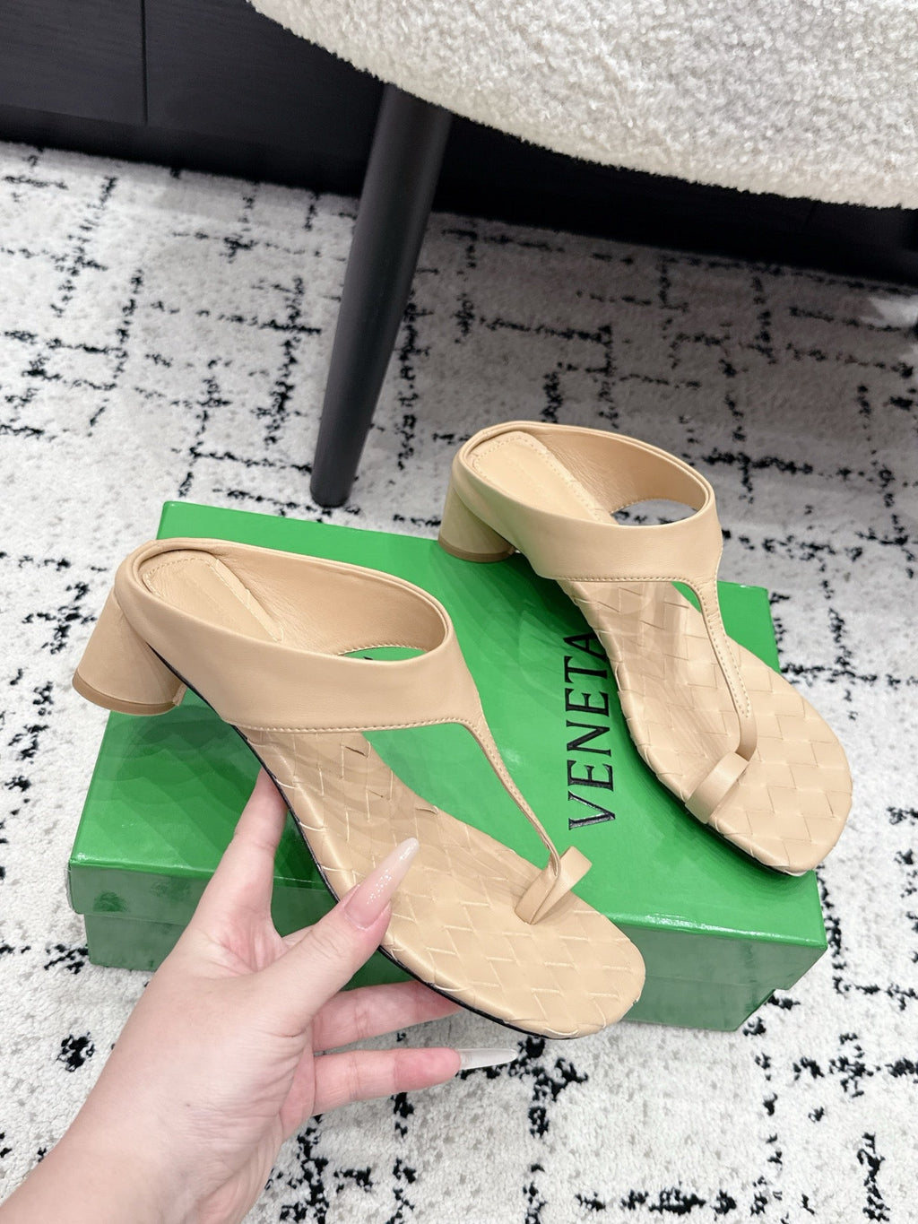 BOTTEGA VENETA 26S HIGH-HEEL THONG SANDALS 40 MM IN BEIGE CALFSKIN