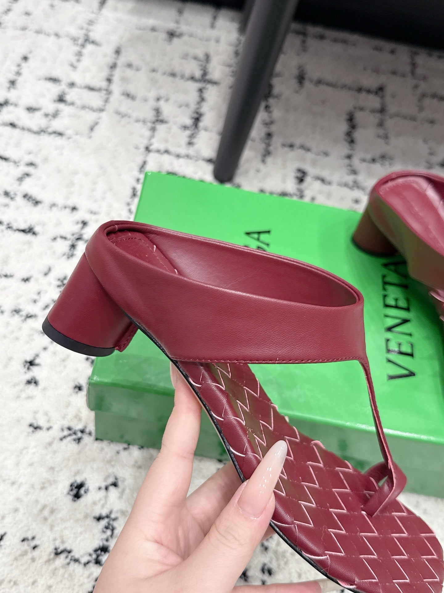 BOTTEGA VENETA 26S HIGH-HEEL THONG SANDALS 40 MM IN DARK RED CALFSKIN
