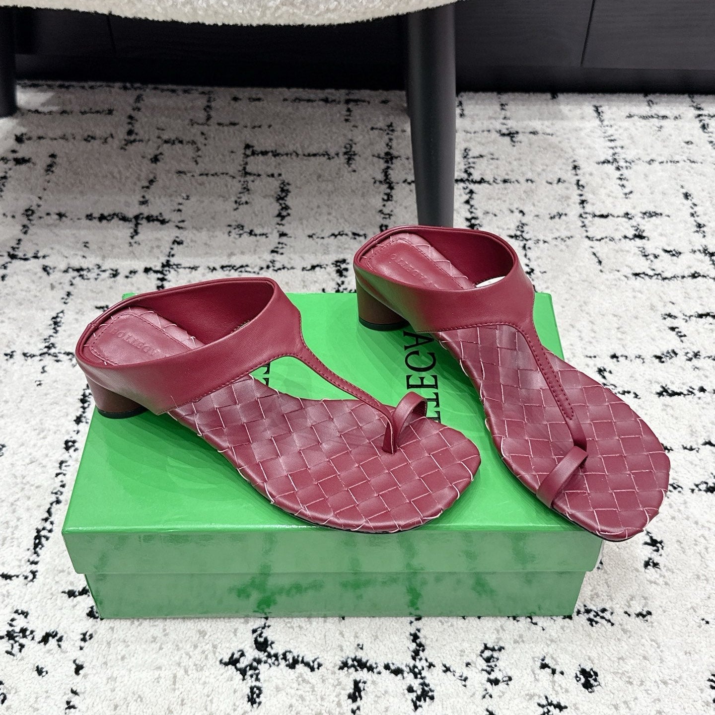 BOTTEGA VENETA 26S HIGH-HEEL THONG SANDALS 40 MM IN DARK RED CALFSKIN