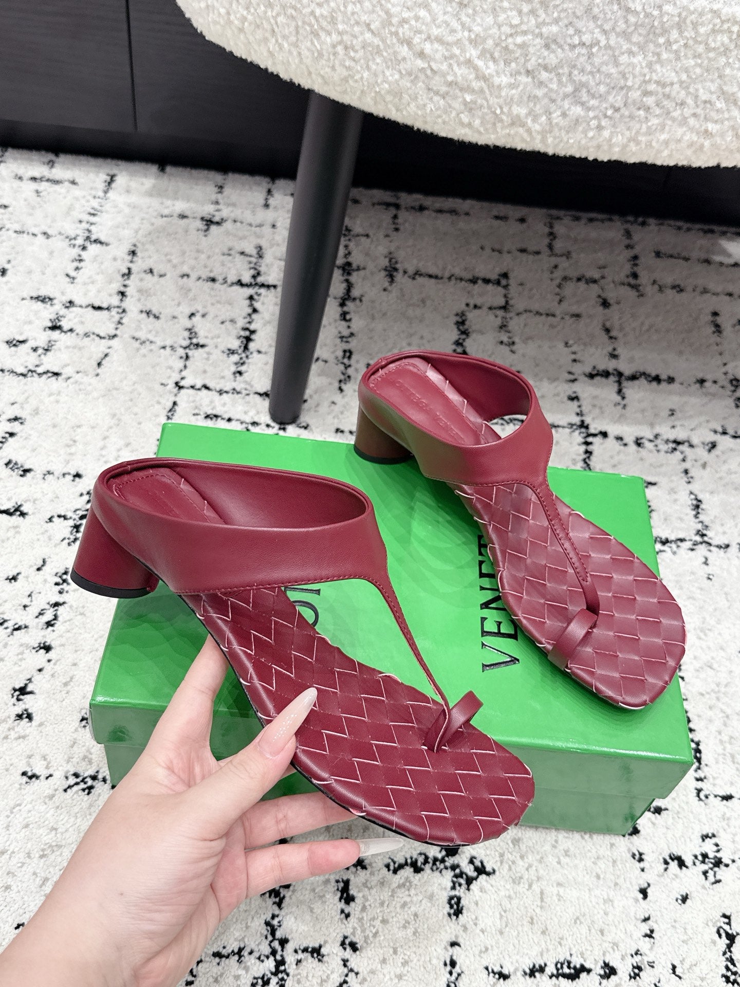 BOTTEGA VENETA 26S HIGH-HEEL THONG SANDALS 40 MM IN DARK RED CALFSKIN