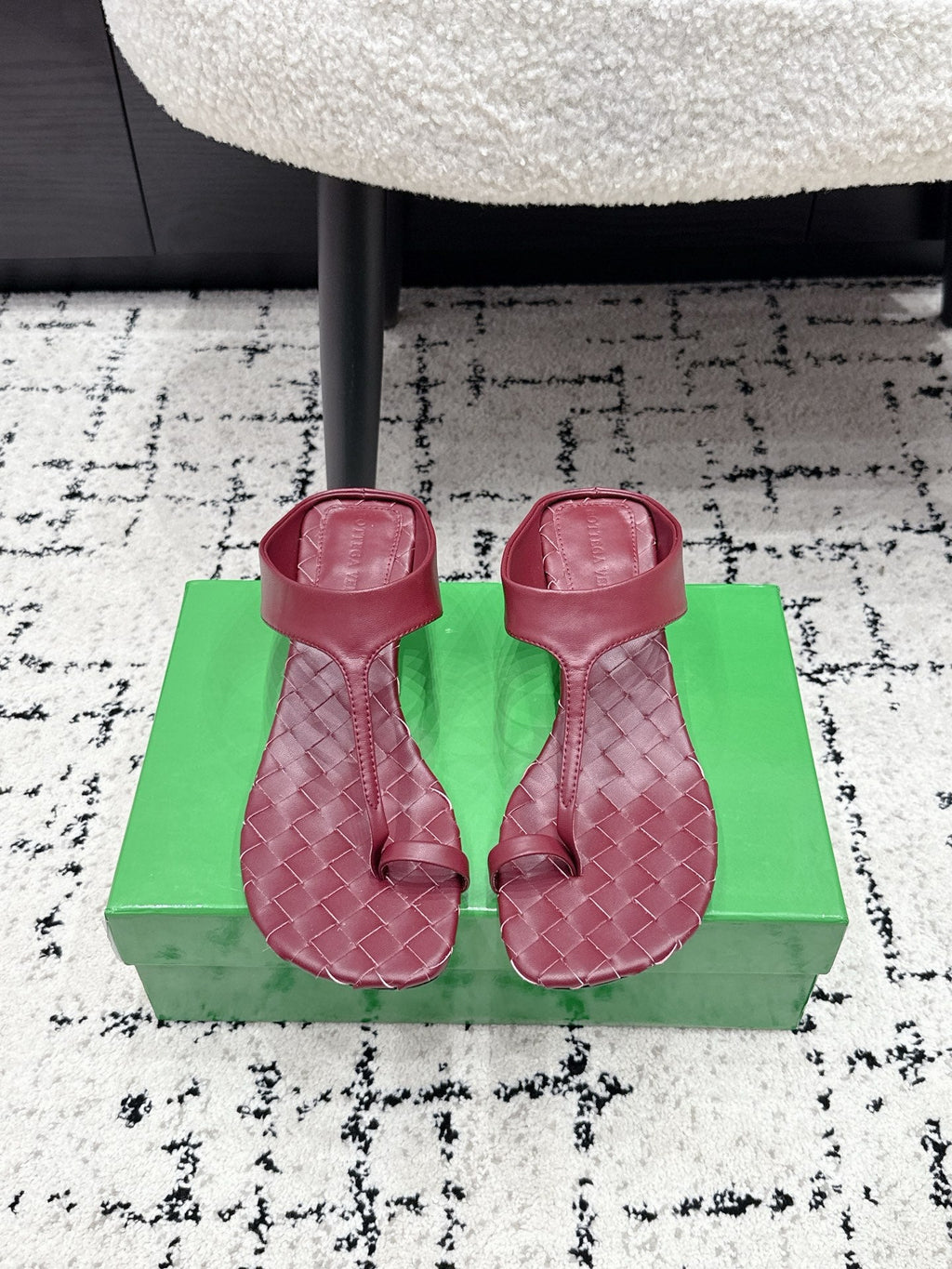 BOTTEGA VENETA 26S HIGH-HEEL THONG SANDALS 40 MM IN DARK RED CALFSKIN