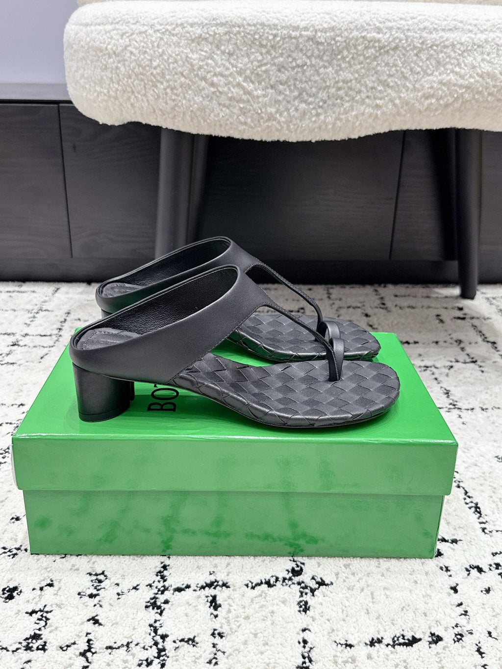BOTTEGA VENETA 26S HIGH-HEEL THONG SANDALS 40 MM IN BLACK CALFSKIN