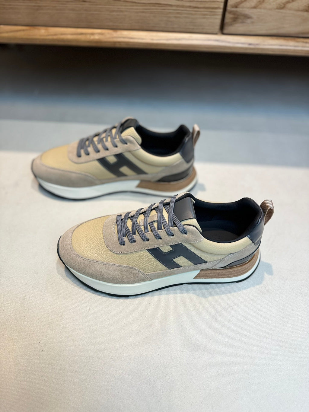 HM INTERACTIVE LACE-UP SNEAKER BEIGE CALFSKIN