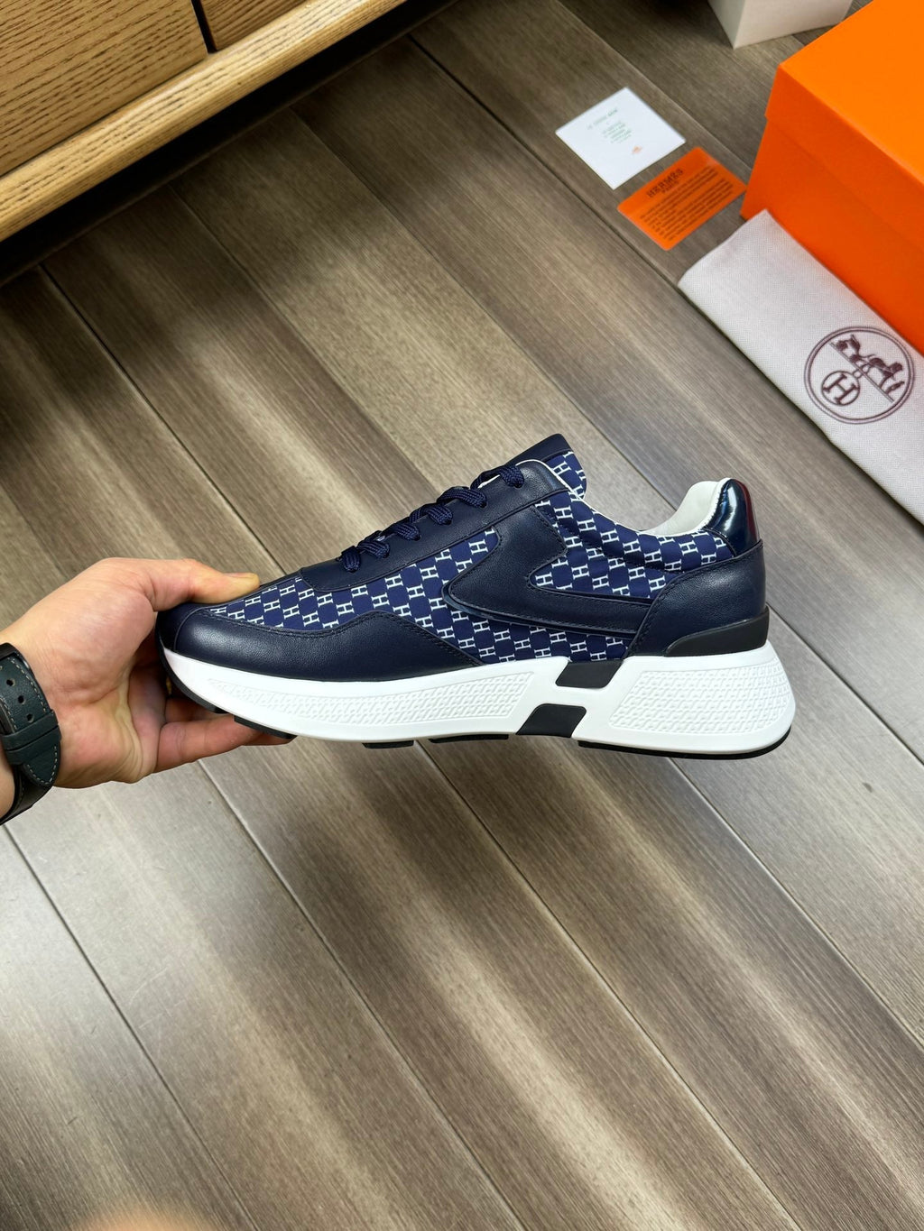 HM PRINTED SNEAKER NAVY TOTEM FABRIC