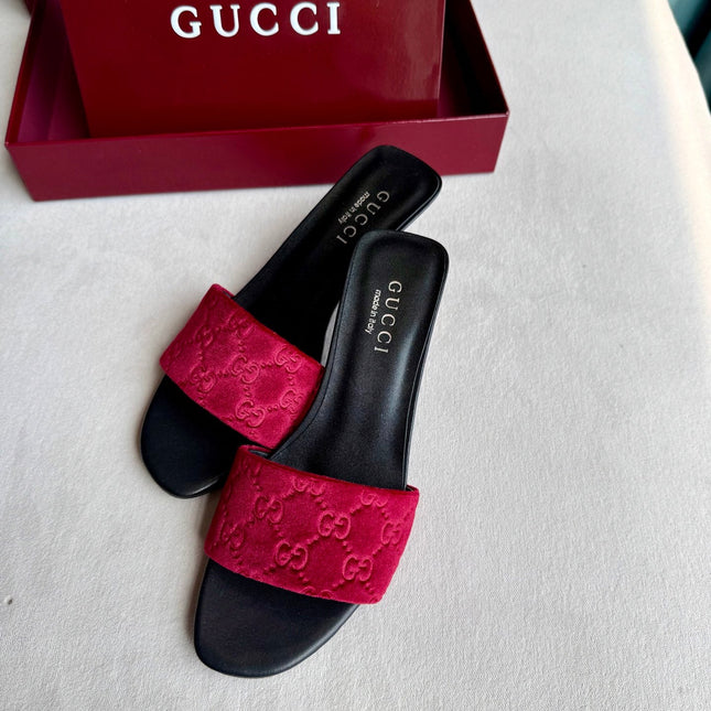 GUCCI 26S SLIDE SANDALS 55 MM IN DARK RED VELVET