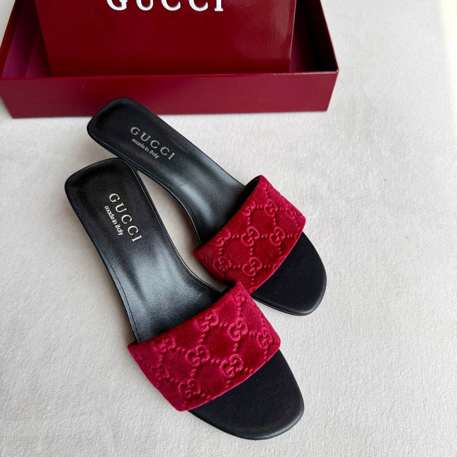 GUCCI 26S SLIDE SANDALS 55 MM IN DARK RED VELVET