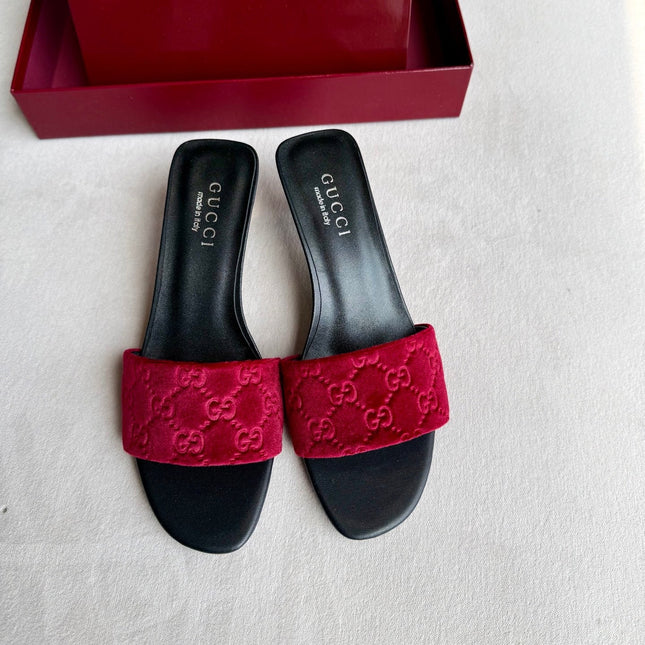 GUCCI 26S SLIDE SANDALS 55 MM IN DARK RED VELVET