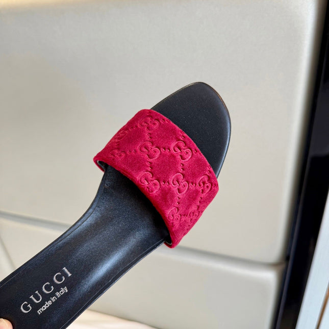 GUCCI 26S SLIDE SANDALS 55 MM IN DARK RED VELVET